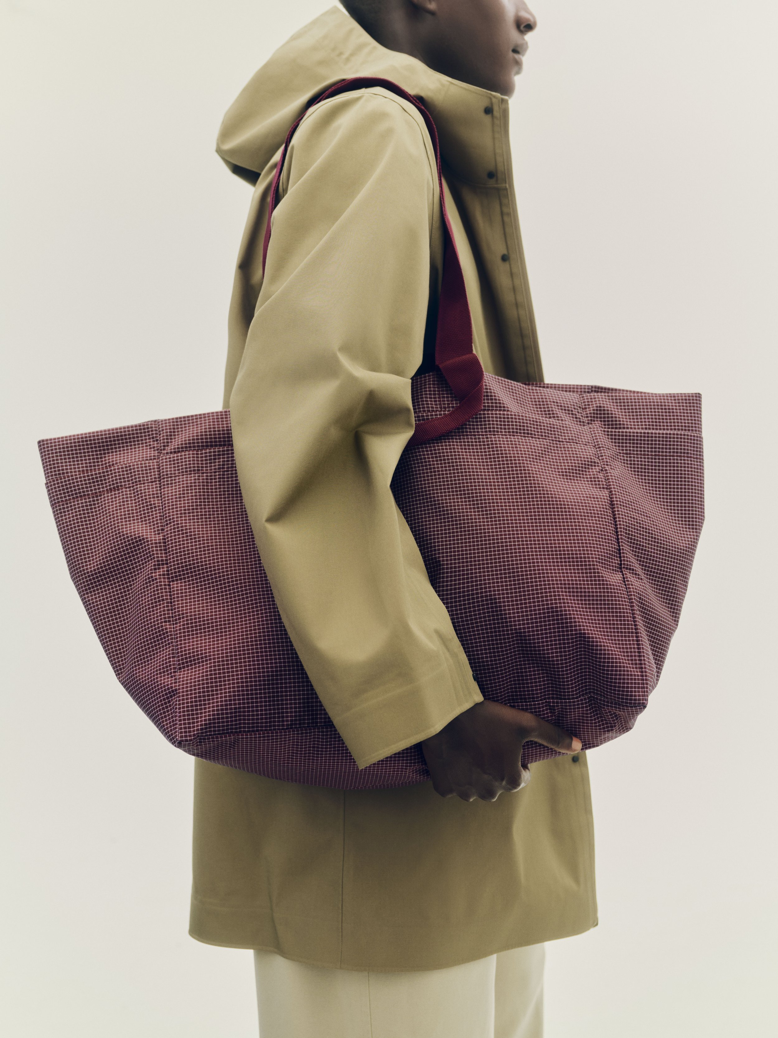 Grid Weekend Bag L burgundy.jpg