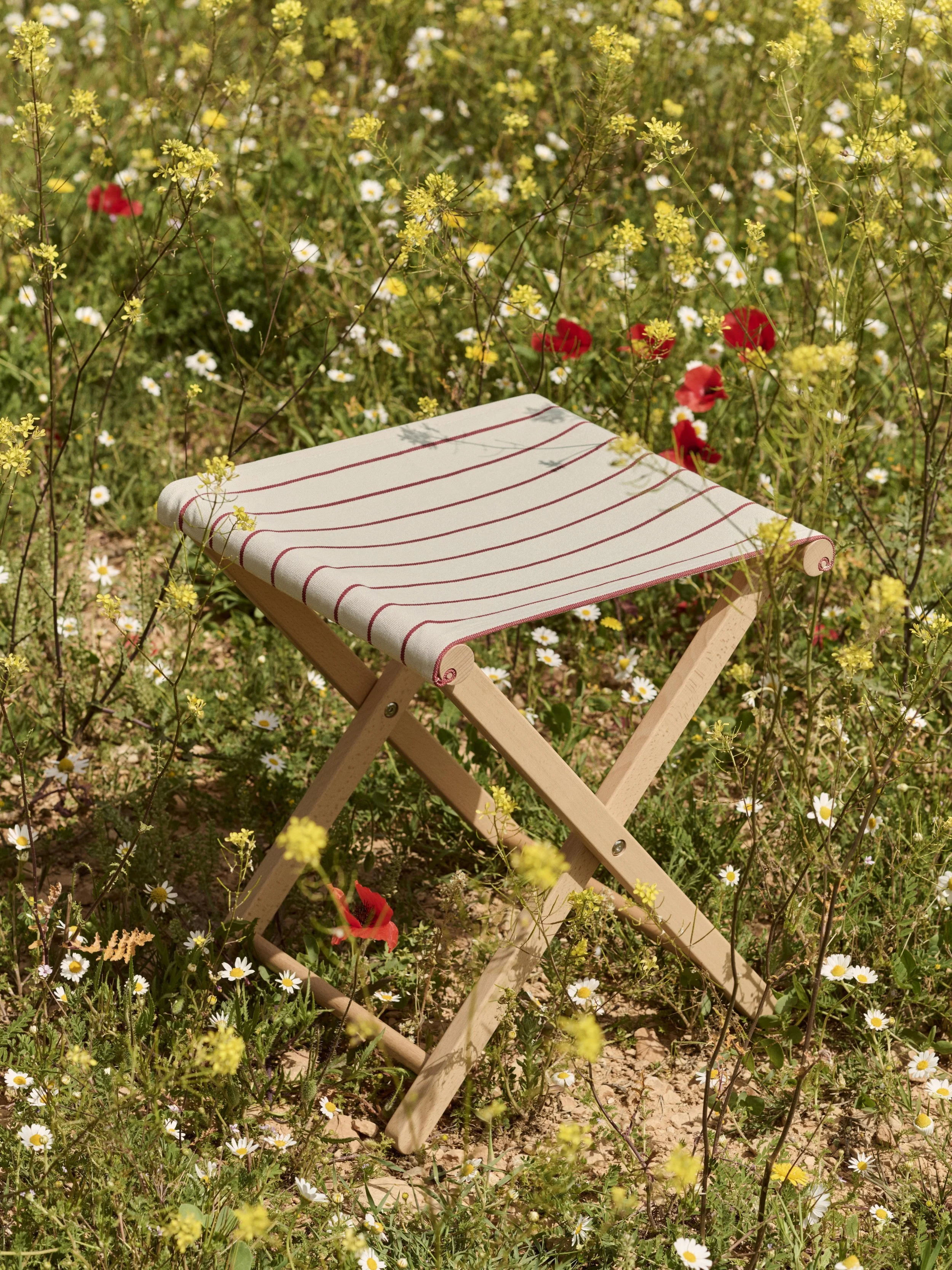 Outdoor Market Folding Stool beige with red stripe.jpg