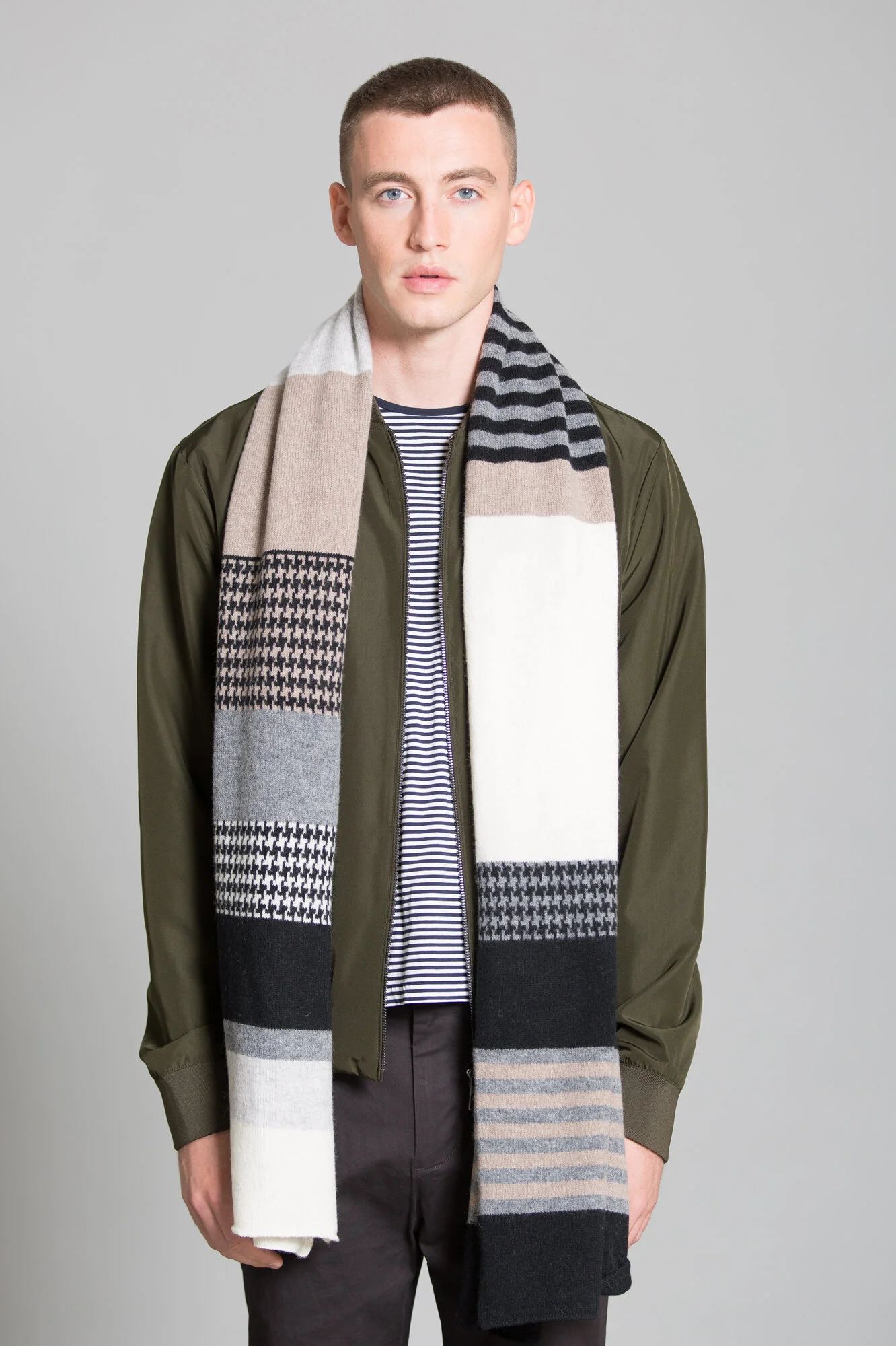 GREEN THOMAS AW19 HOUNDSTOOTH SHAWL MONO MIX (2).jpg