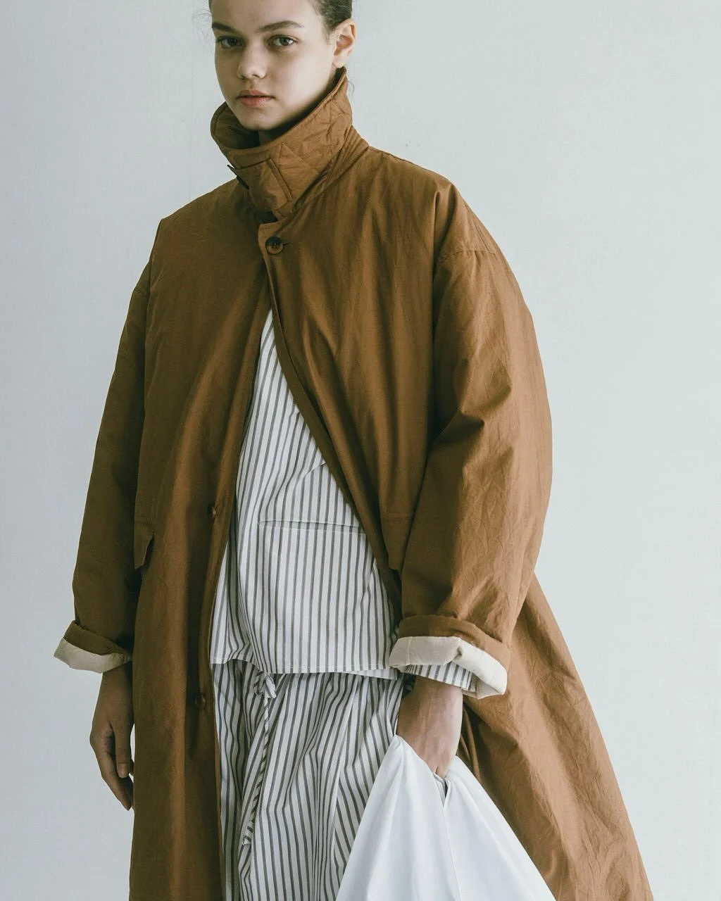 New in: The Amar Coat from Fog Linen x Mii Thaii. 

Amar is a long padded coat in cotton poplin with an oversized fit, featuring a pointed collar that can be worn turned up and secured with a button. Warm and lightweight, the generous fit allows for 