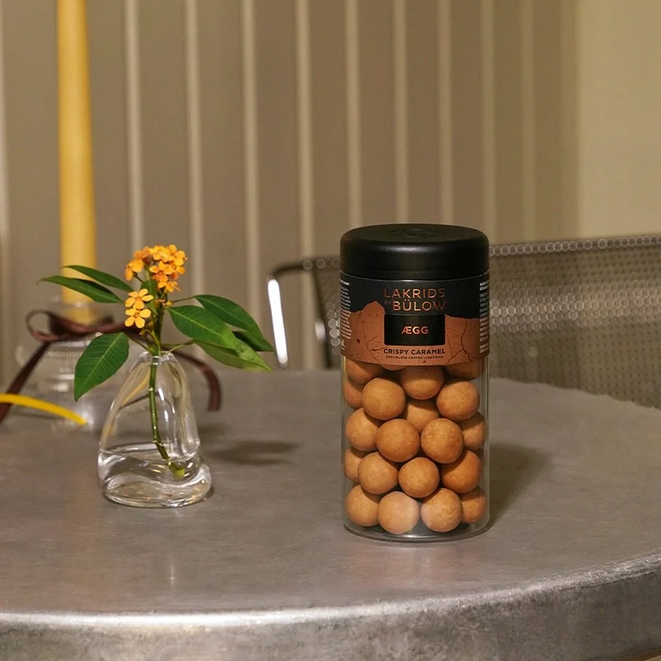 A little @lakridsbybulow Easter treat for you 🐣 

Silky smooth dulce chocolate meets raw liquorice powder and a core of sweet liquorice, all wrapped in a beautiful, light caramel-coloured sugar shell. Delicate flakes of sea salt add the final touch 