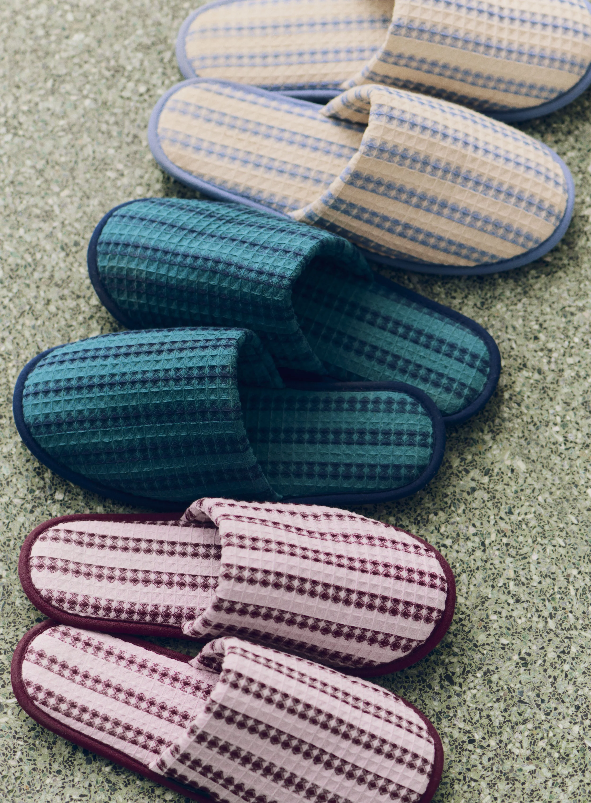 Waffle Slippers Stripe family 01.jpg