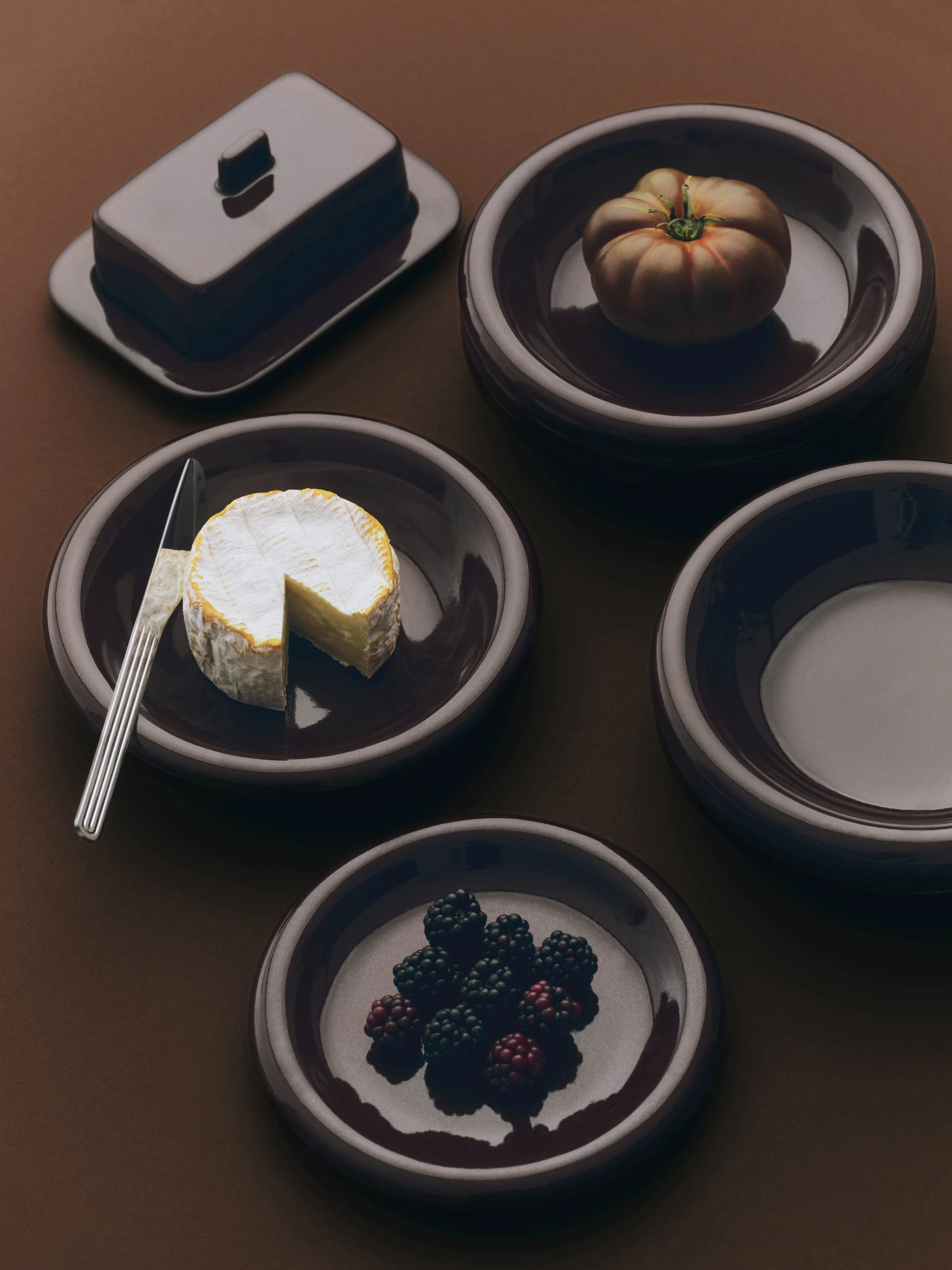 Barro Plate 18 burgundy_Barro Butter Dish burgundy_Sunday Knife.jpg
