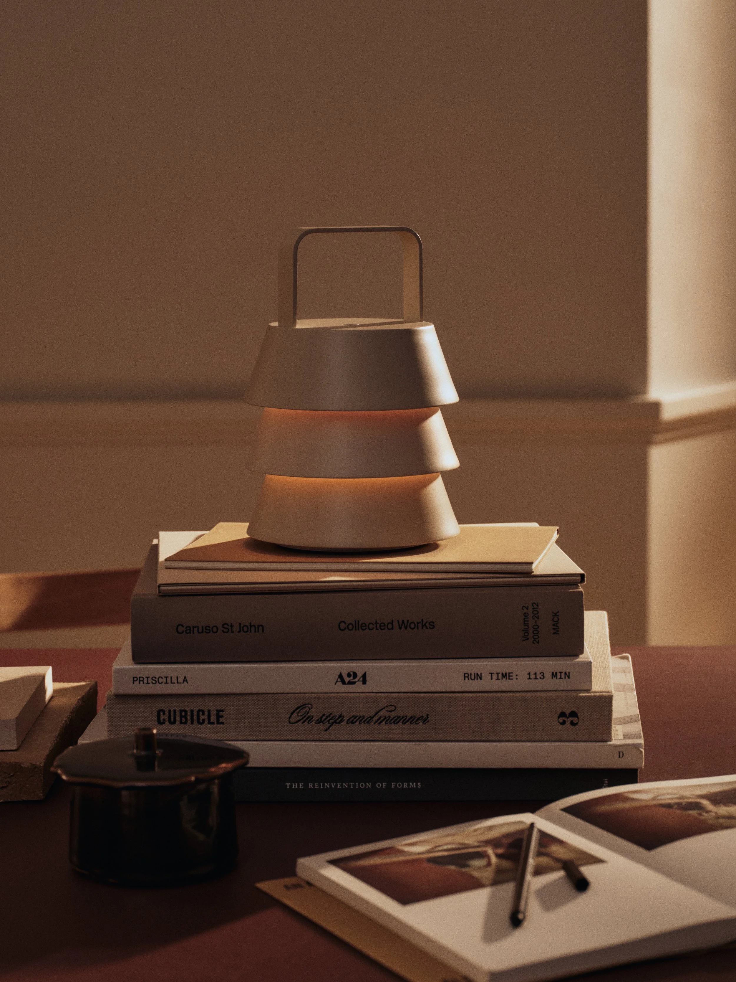 FermLiving_SS26_LuverPortableLamp_1104273493_MarnenJar_1104272785.jpg
