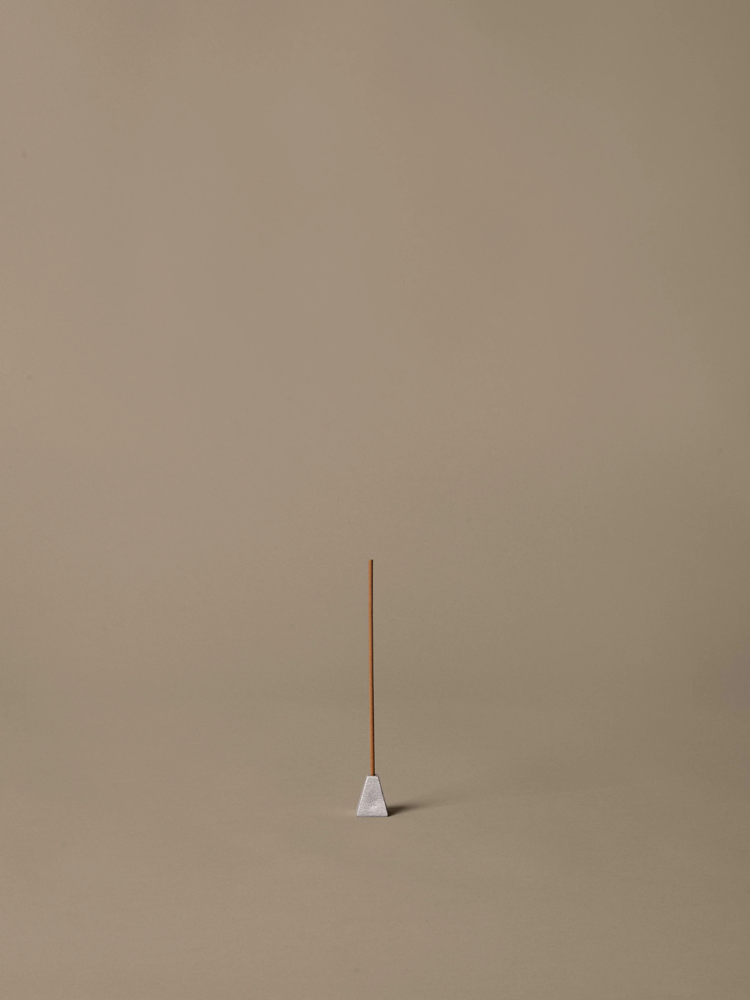 FermLiving_SS26_PackshotsWithBackground_PyraIncenseStickHolder_BrushedAluminium_1104273177.jpeg