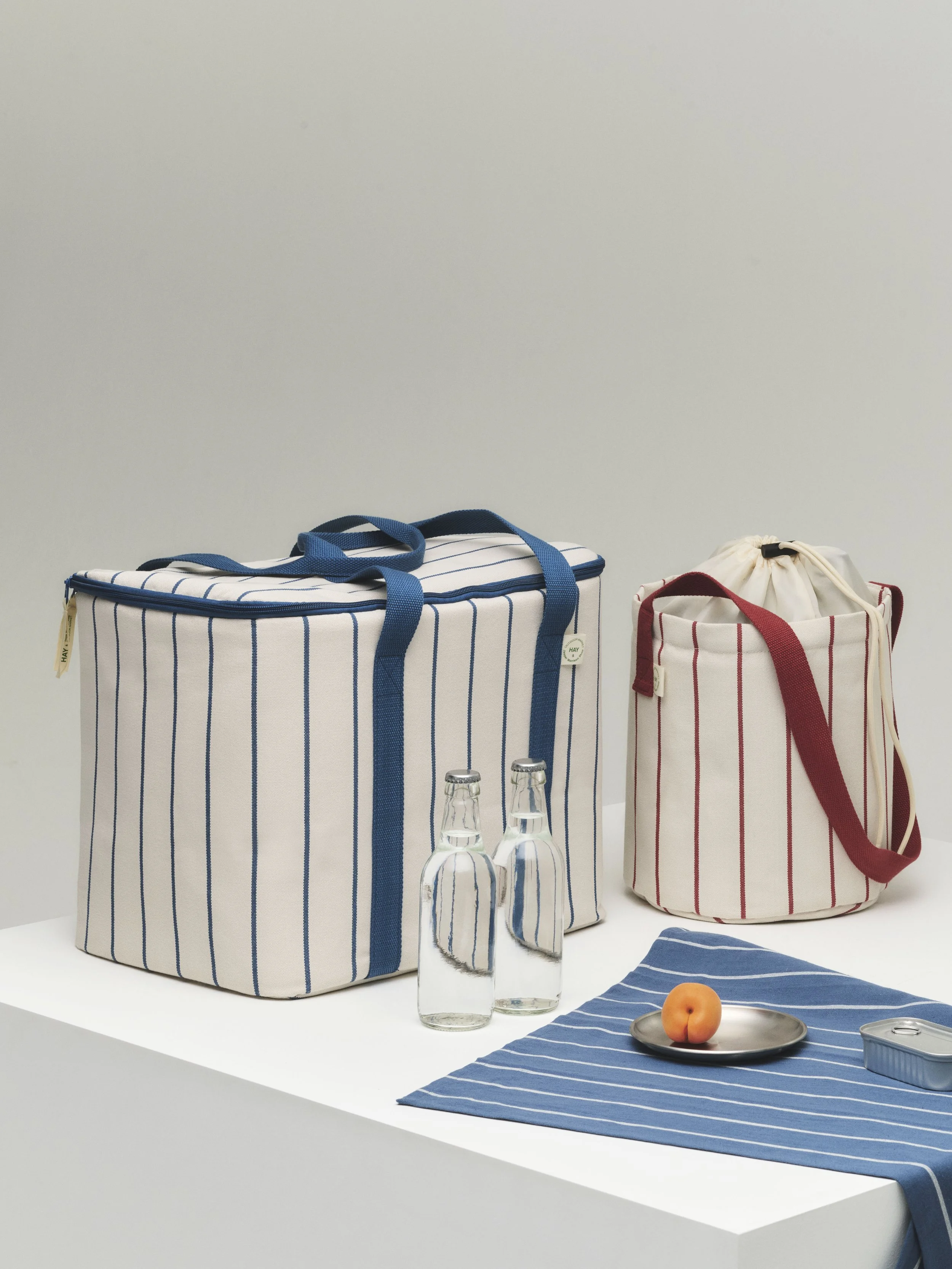 Outdoor Market Cooler Bag M beige with blue stripe_Outdoor Market Bottle Bag M beige with red stripe_Outdoor Market Tea Towel blue with beige stripe.jpg