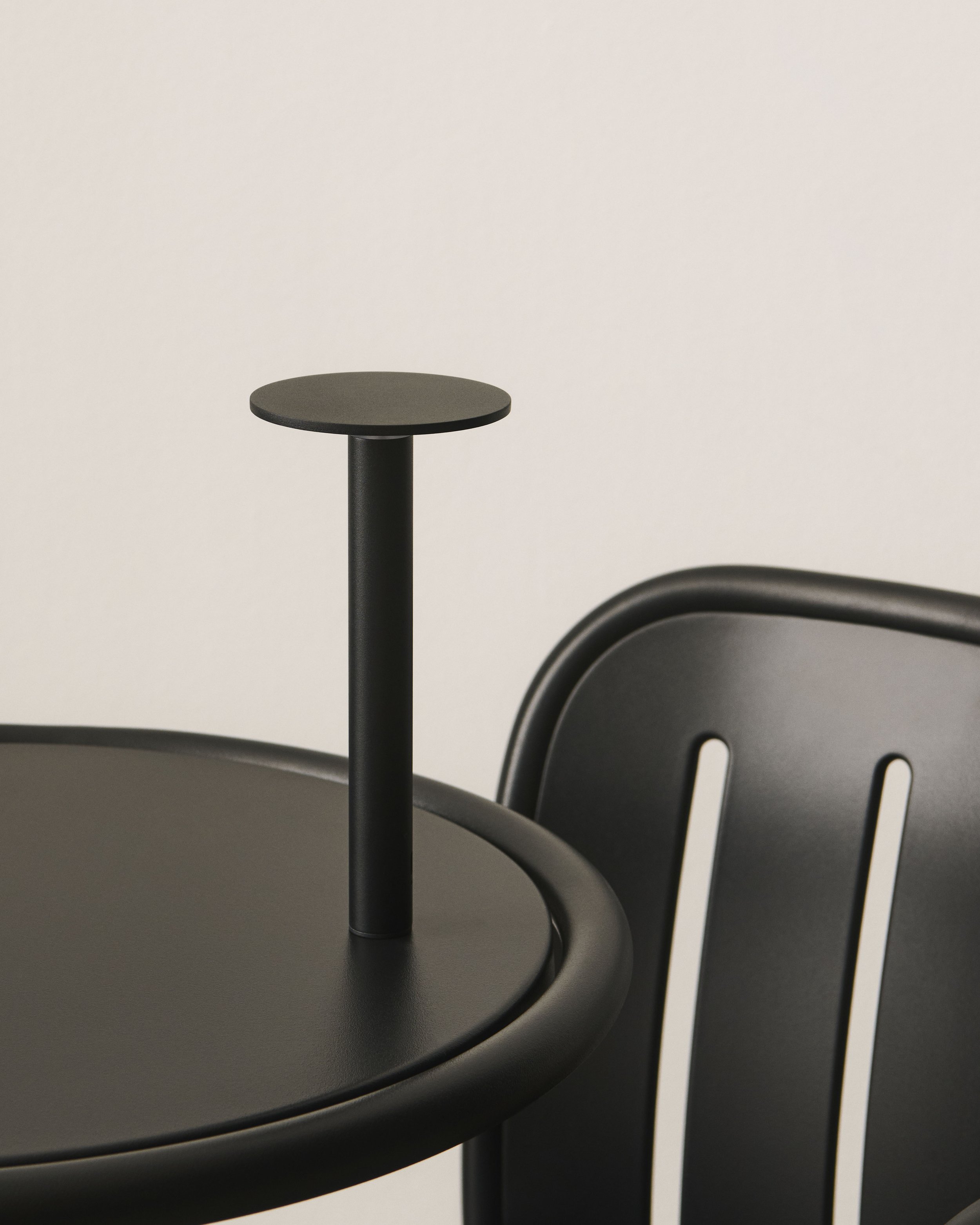 Host Portable Lamp 220 anthracite_Deville table and Chair.jpg