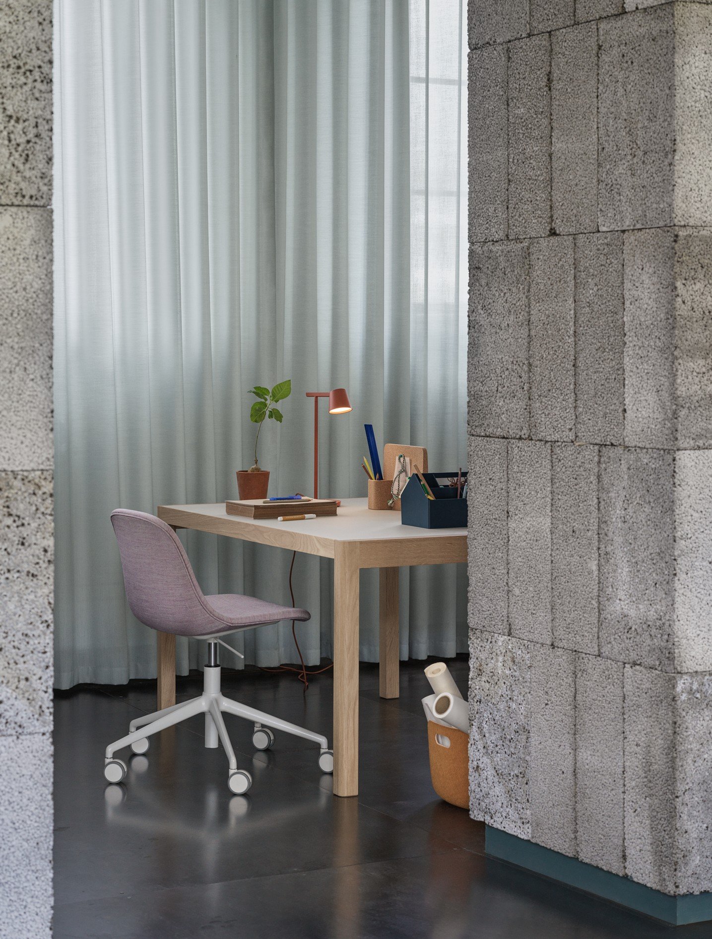 workshop-table-140-warm-grey-linoleum-fiber-side-chair-swivel-castors-gas-twill-weave-620-muuto-org.jpg