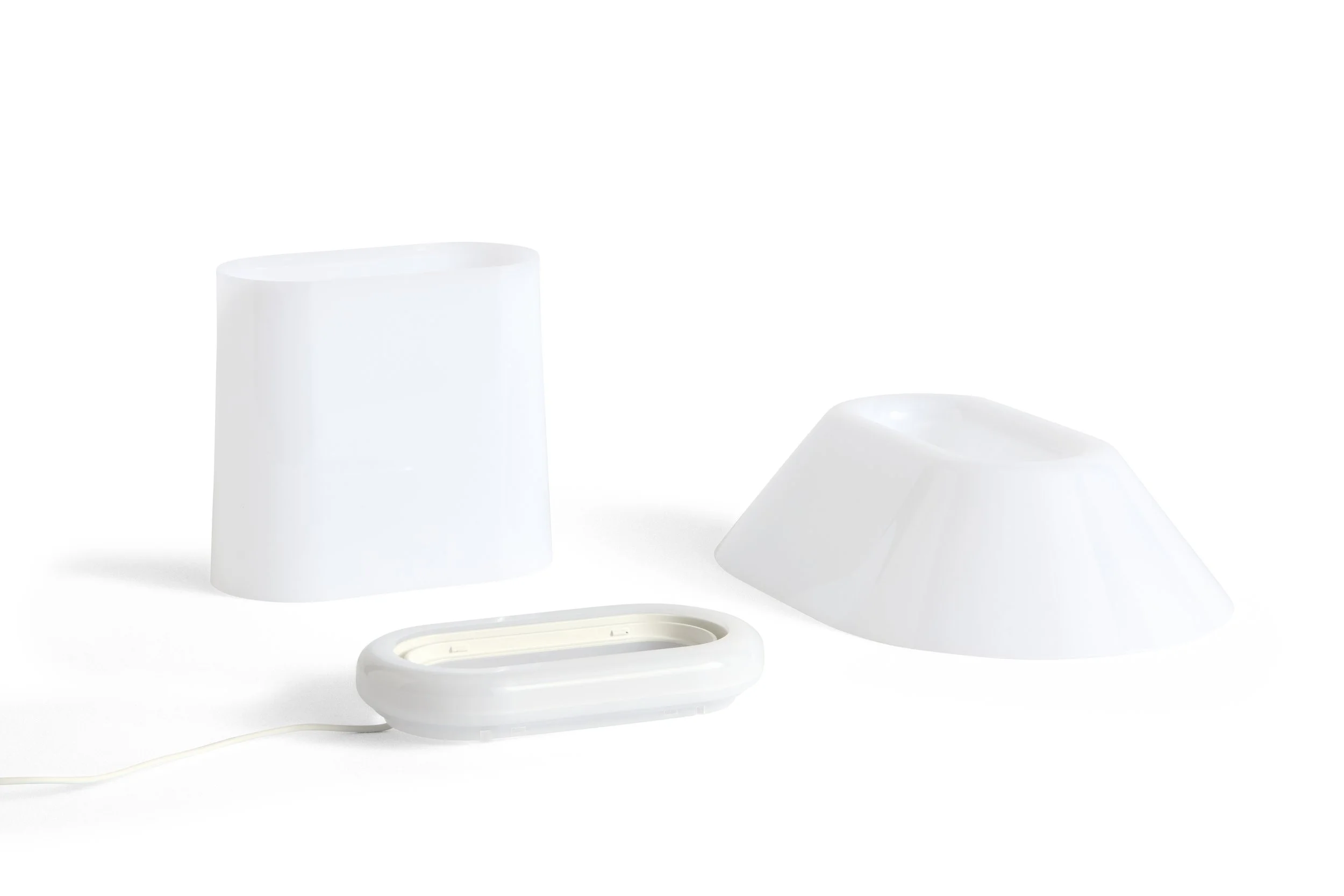 AE060-B432_Drome Table Lamp white opal acrylic_detail 02.jpg