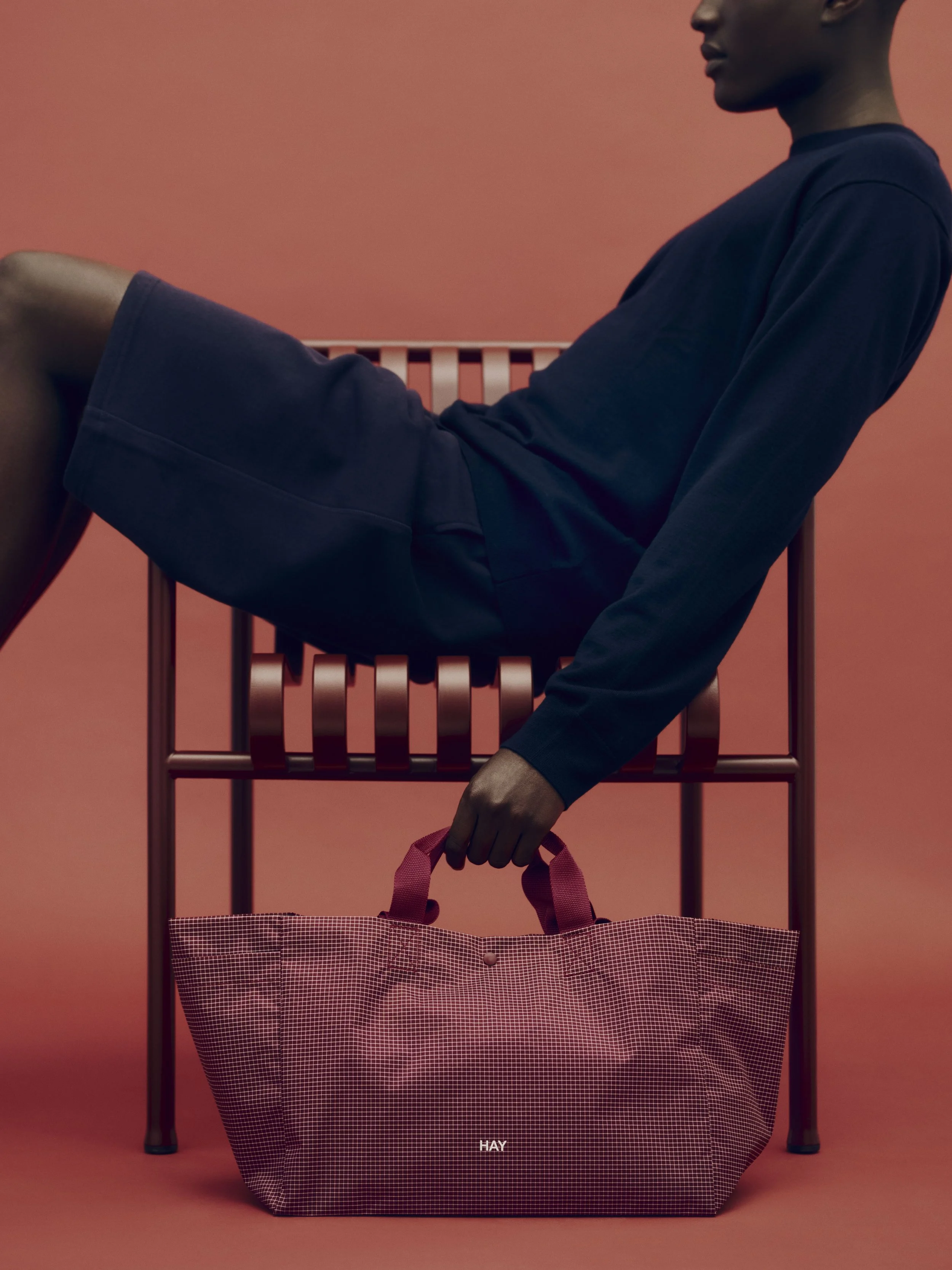 Grid Weekend Bag M burgundy.jpg