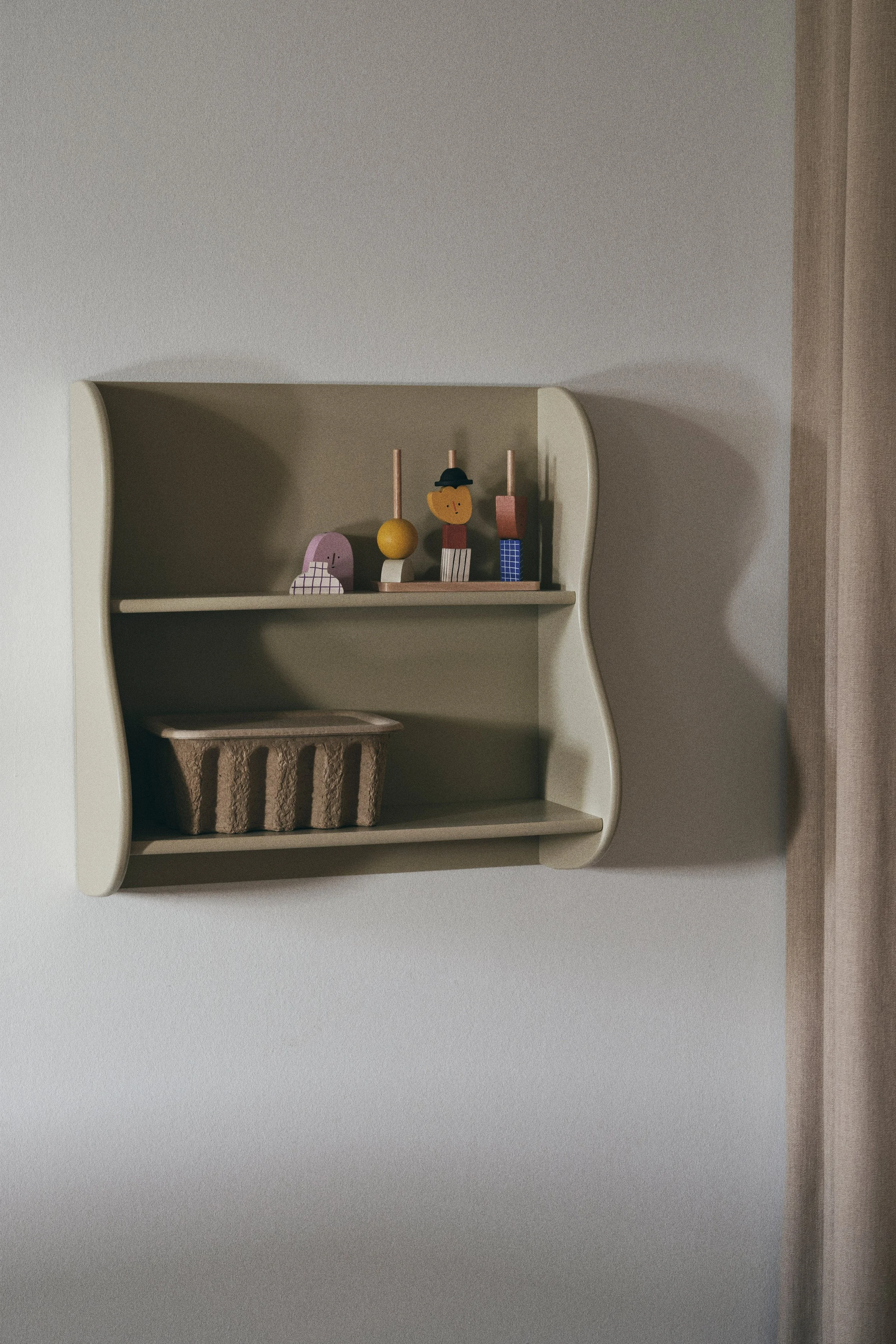 fermLIVING_SS23_SlopeShelf_1104267520_01.jpg