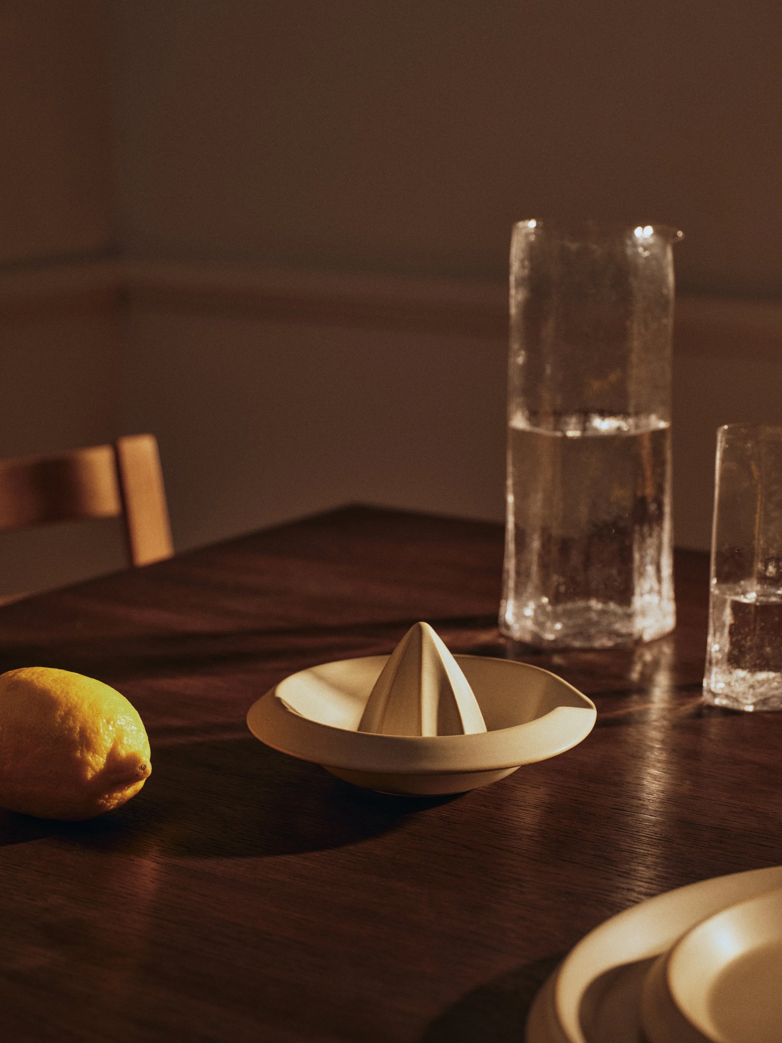 FermLiving_SS26_ErenaCitrusJuicer_1104272481_KiruCarafe_1104272988_KiruTallGlasses_1104272987.jpg