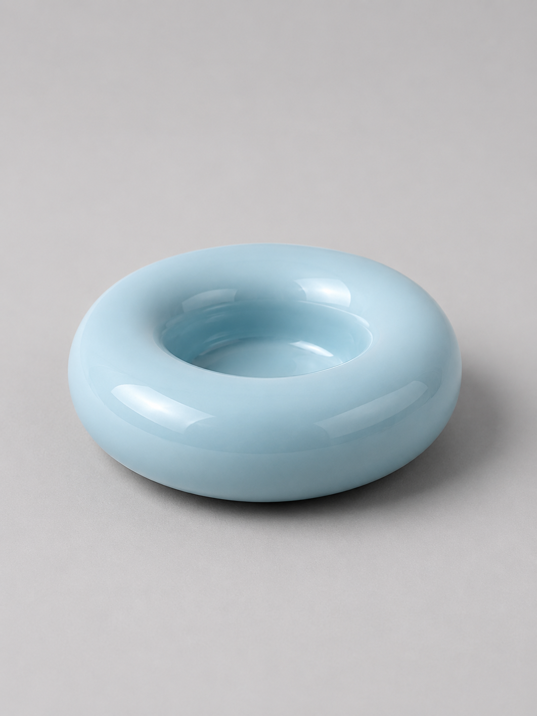 BOB CANDLE HOLDER MEDIUM LIGHT BLUE primary.png
