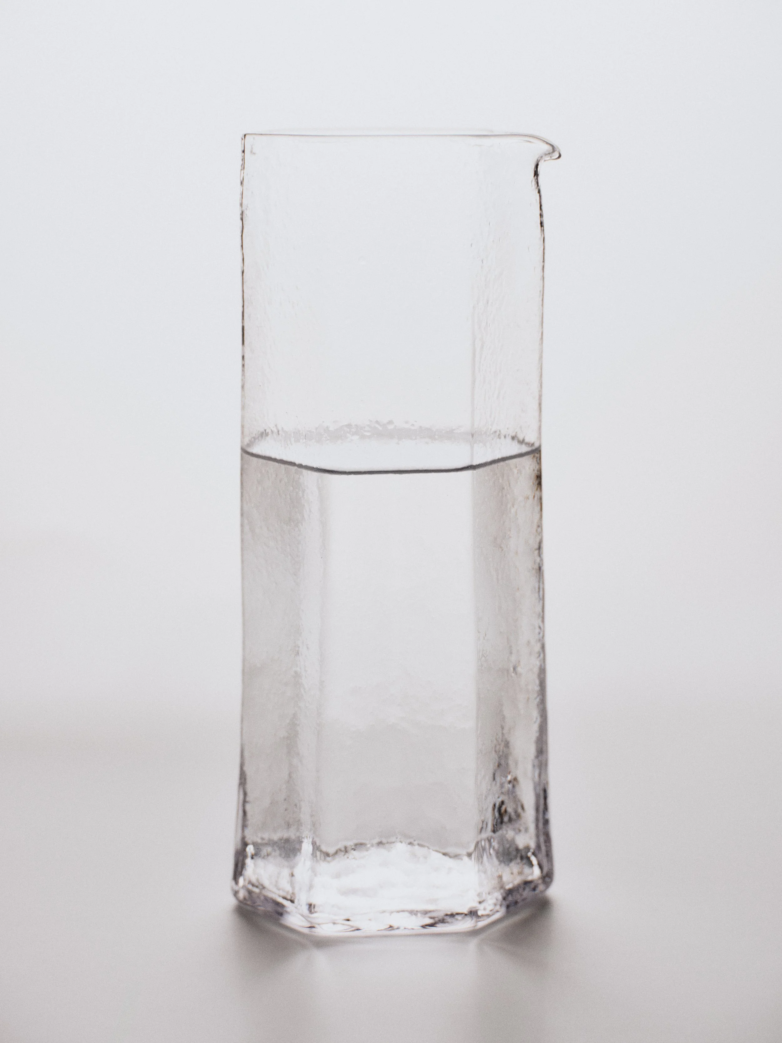 FermLiving_SS26_KiruCarafe_1104272988.jpg