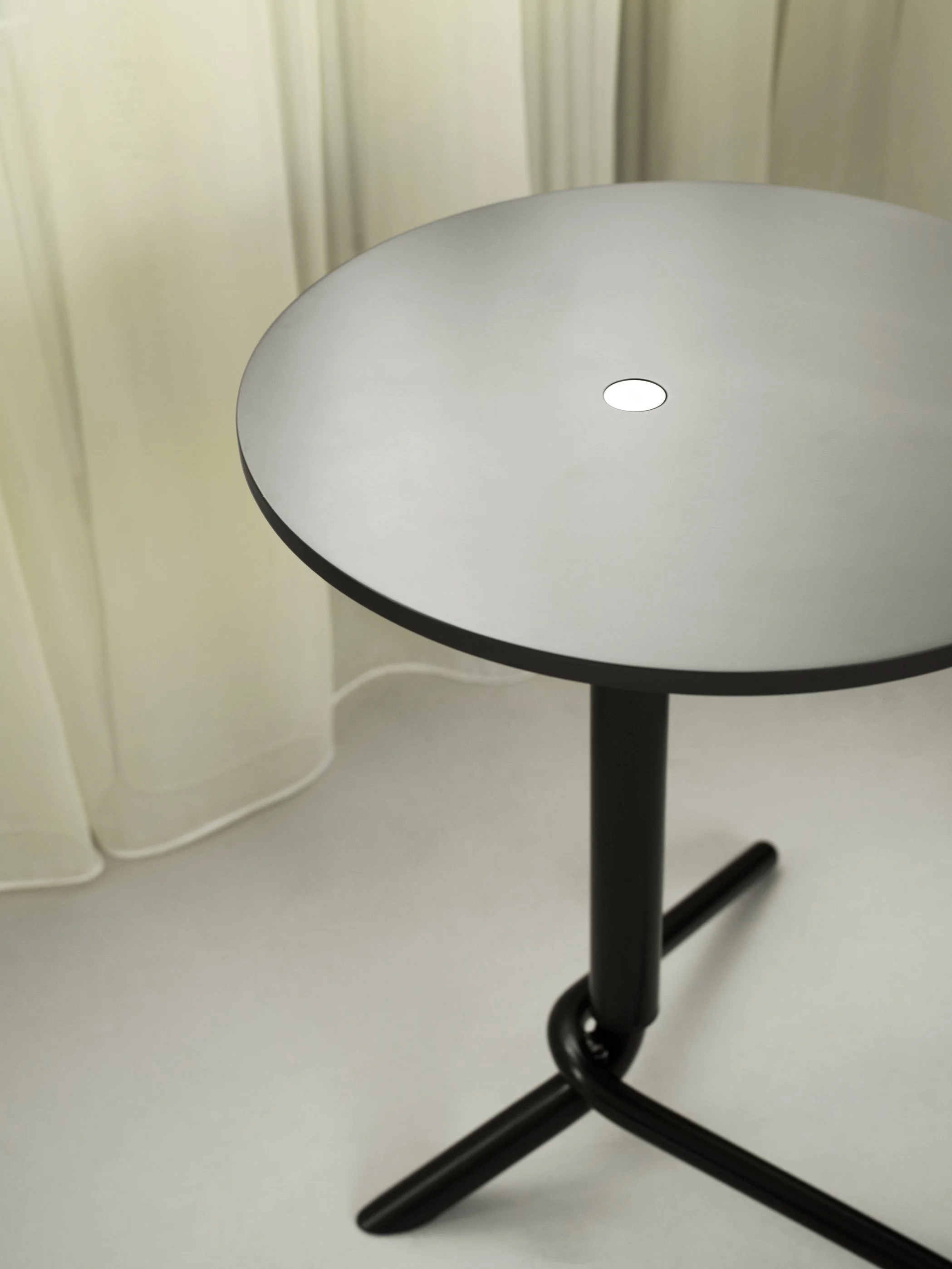 2025_Lift_Side_Table_Black_02.jpg