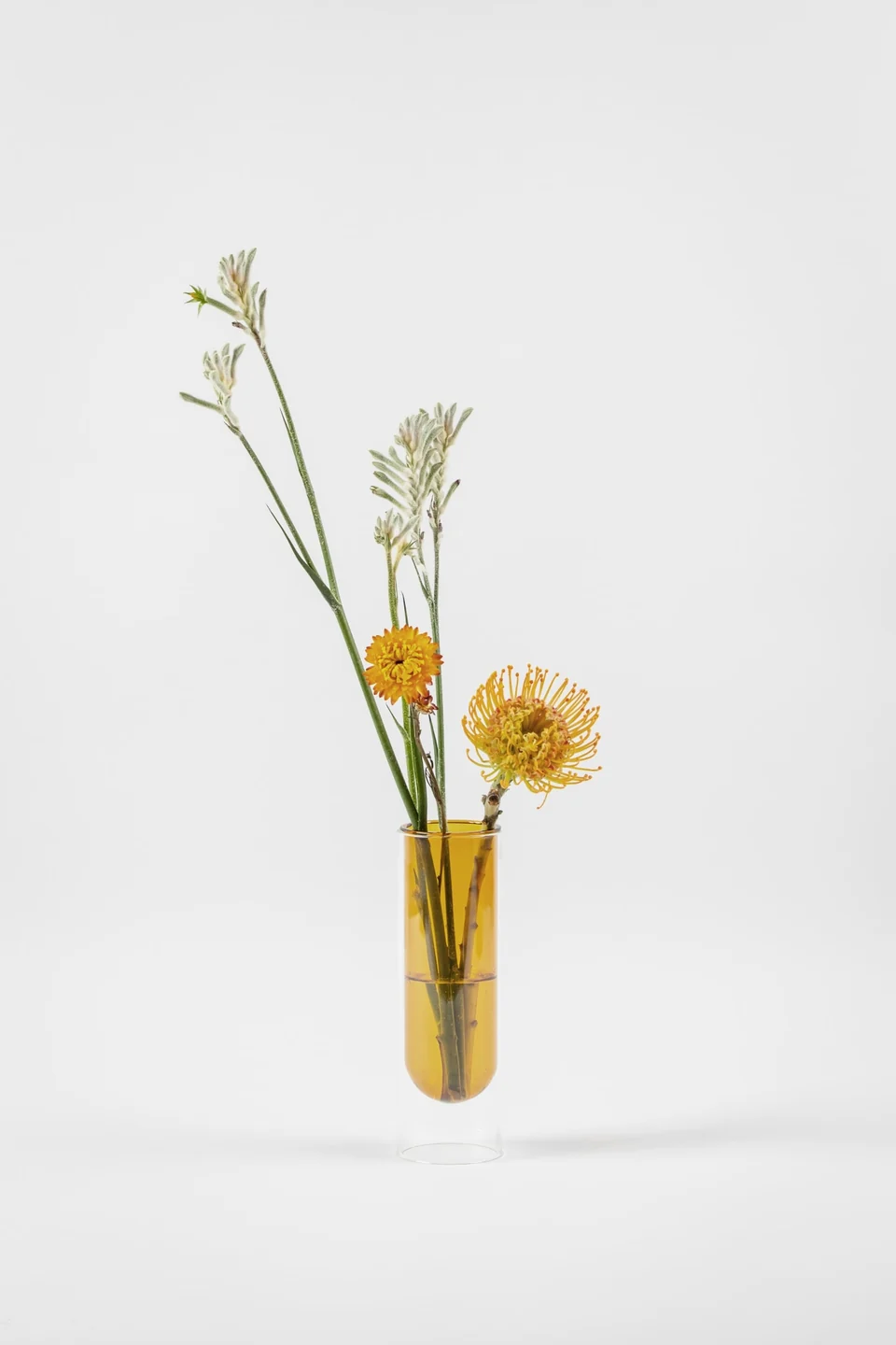 gul-glasvase-cylinder-flowertube-65200-studioabout.png