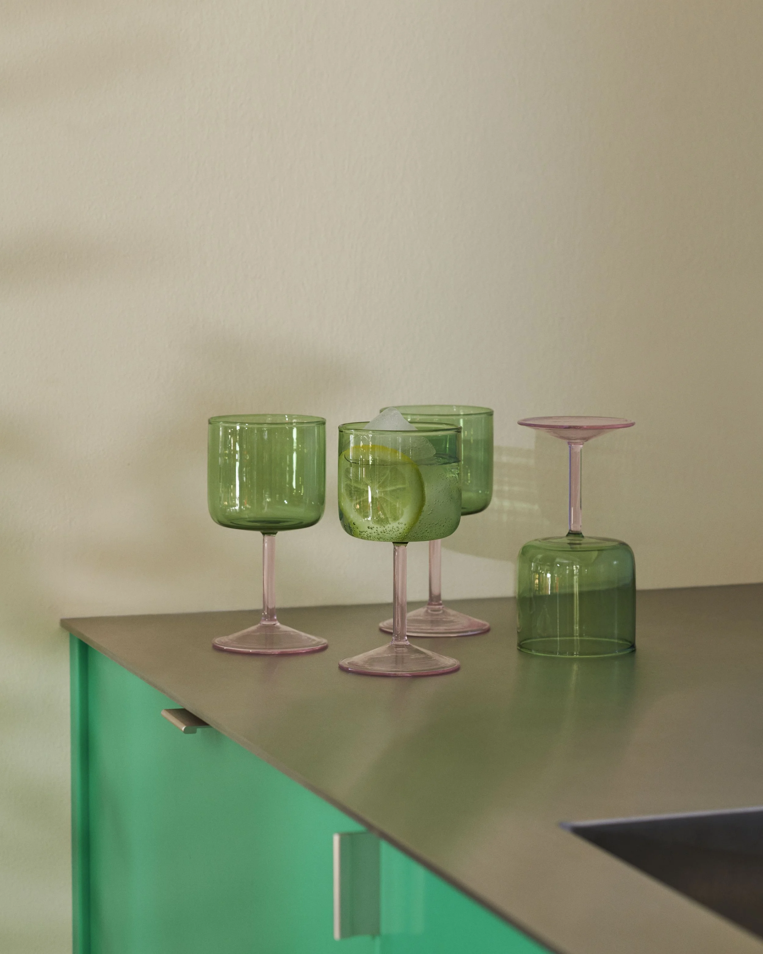 Tint Wine Glass green and pink 01.jpg