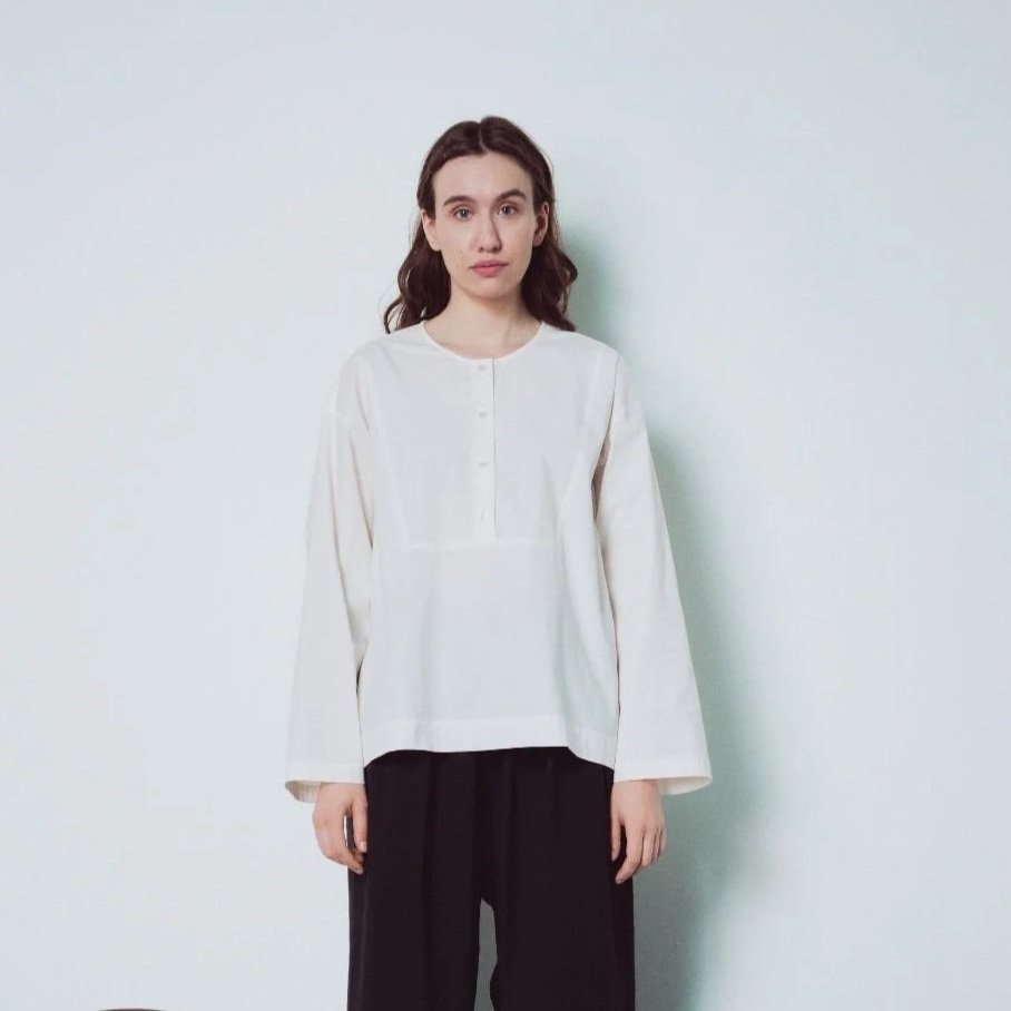 Muku SS26 - Cream Collarless Shirt