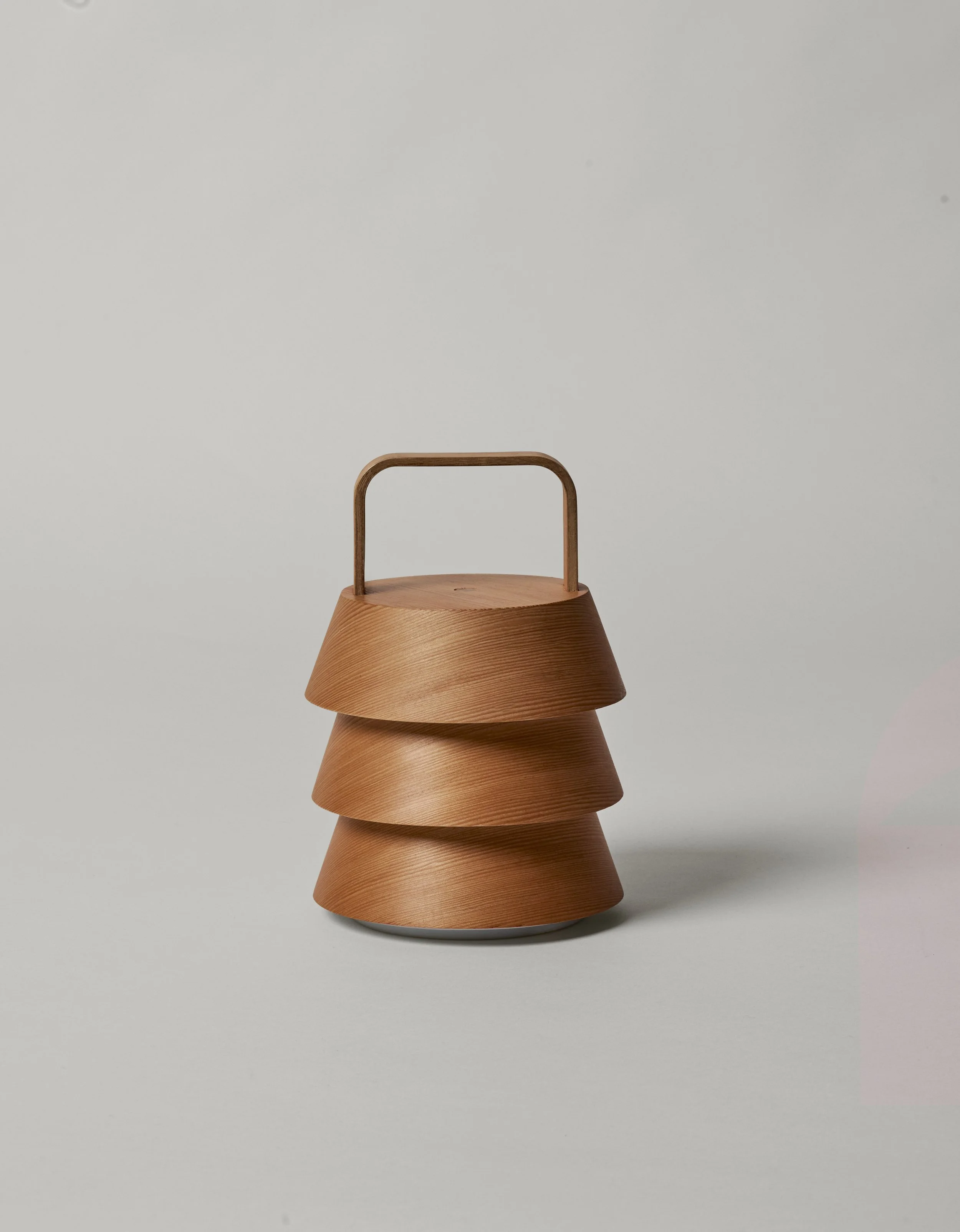 FermLiving_SS25_PackshotsWithBackground_LuverPortableLamp_Natural_1104271033.jpg