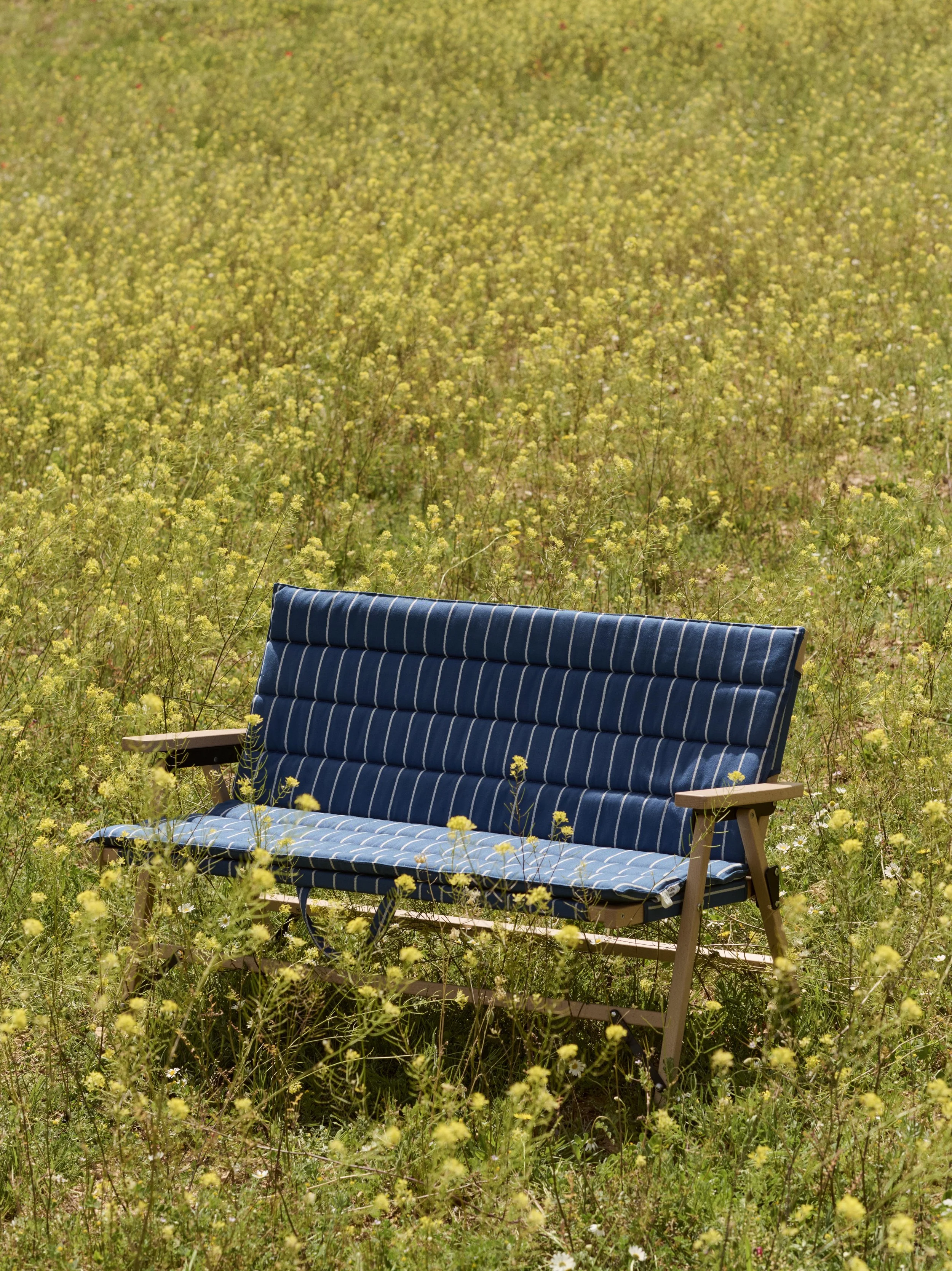 Outdoor Market Folding Sofa_Outdoor Market Sofa Cushion blue with beige stripe.jpg