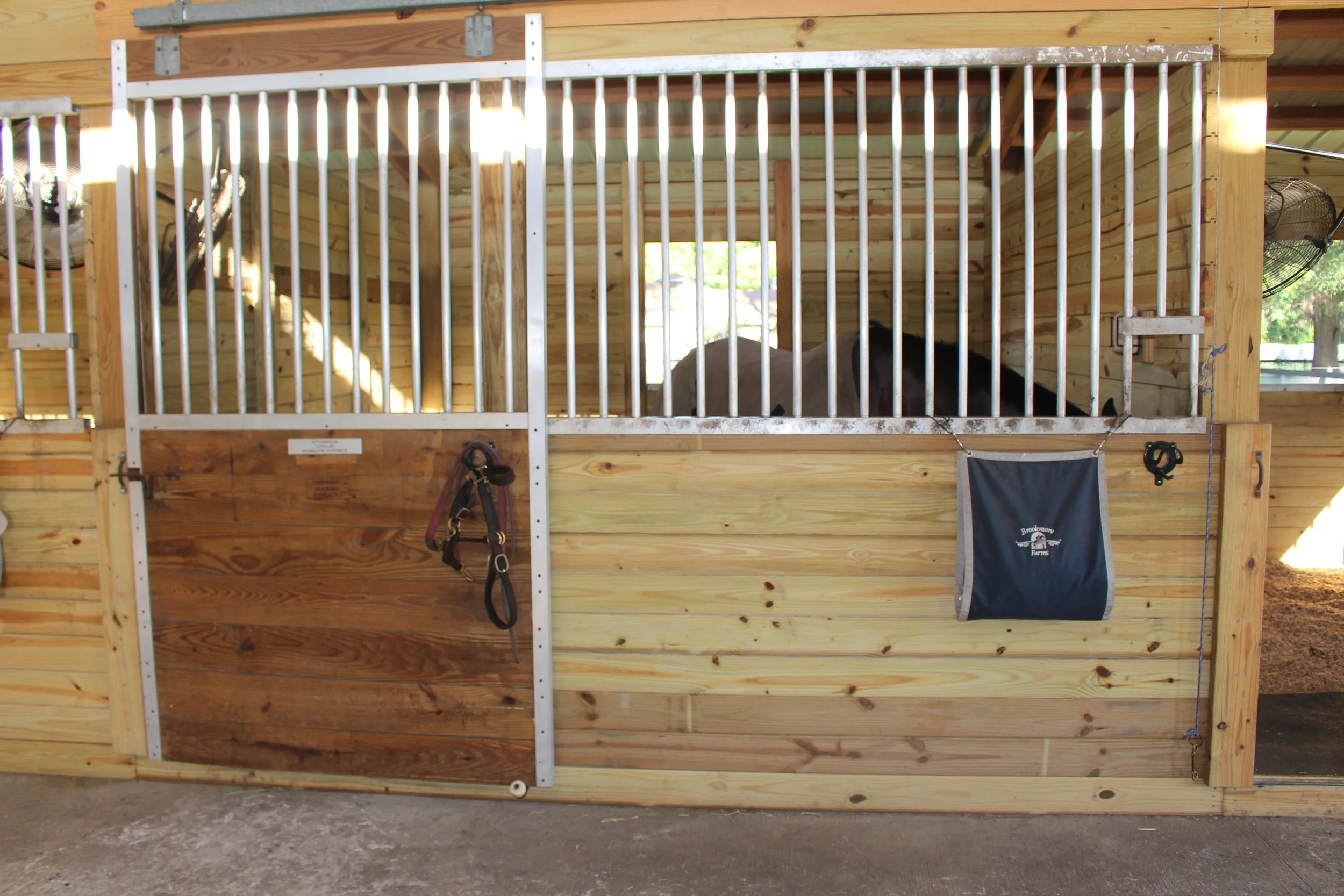 We offer full board, which includes: stalling during the day, paddocks at night, a feeding and cleaning staff.