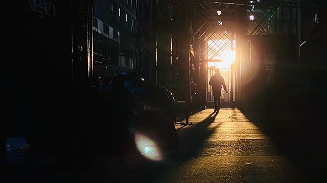 NYC morning light.
.
.
.
#nyc #iphonephotography #morninglight #sunrise #contrast #spi_light #streetphotography #sunflares #nycphotography #spi_collective #silhouette