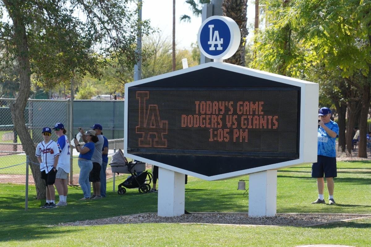 San Francisco Giants 4, Los Angeles Dodgers 6 -- for a full album, click on photo