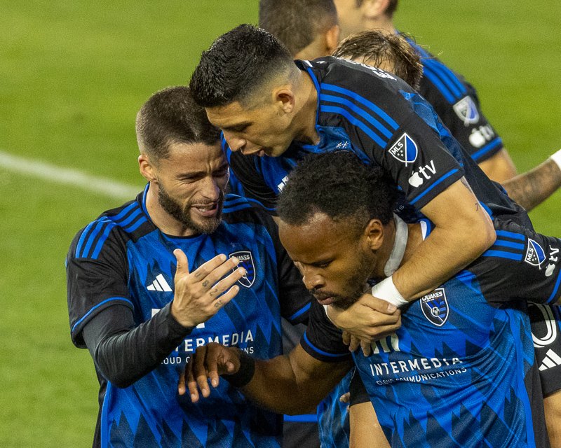 San Jose Earthquakes 3, Seattle Whitecaps 2 --for a photo album, click on photo