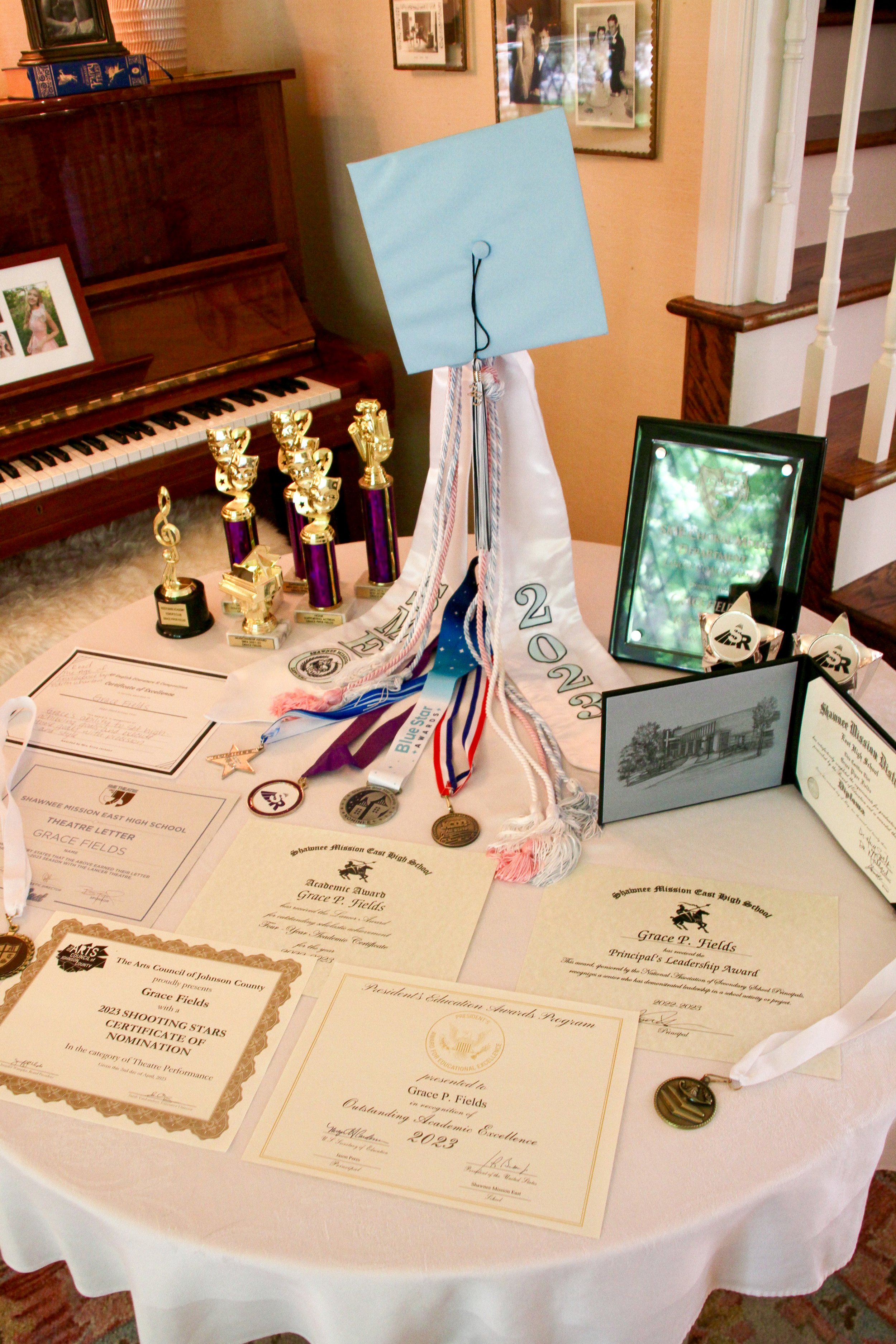 gradtable-awards.jpg