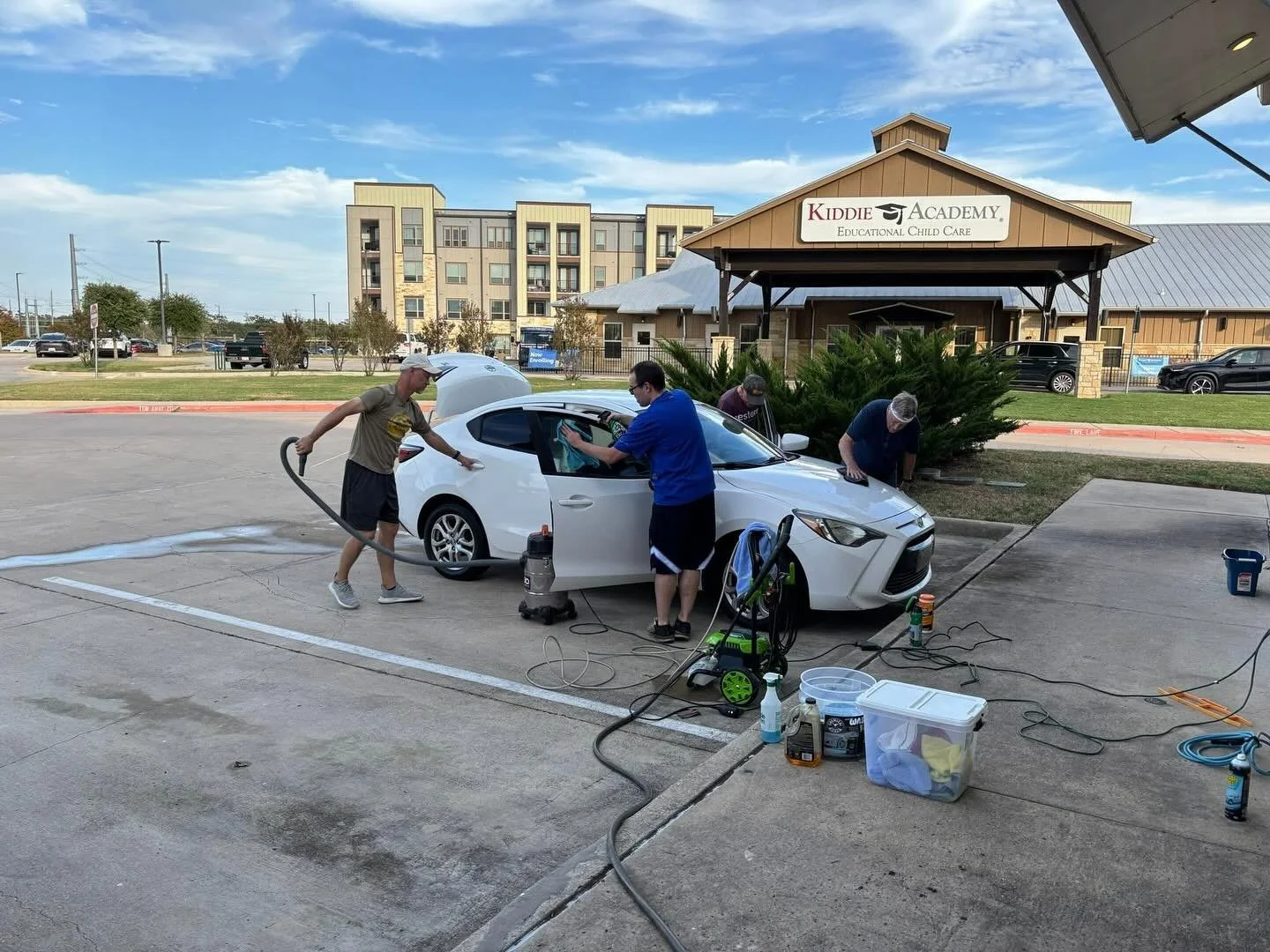Teamwork makes the dream work! 💪 Last week, OnRamp volunteers across all teams rolled up their sleeves to wash and prep 5 cars that will soon be donated to local families in need of reliable transportation. 💙 Stay tuned to see where these vehicles 