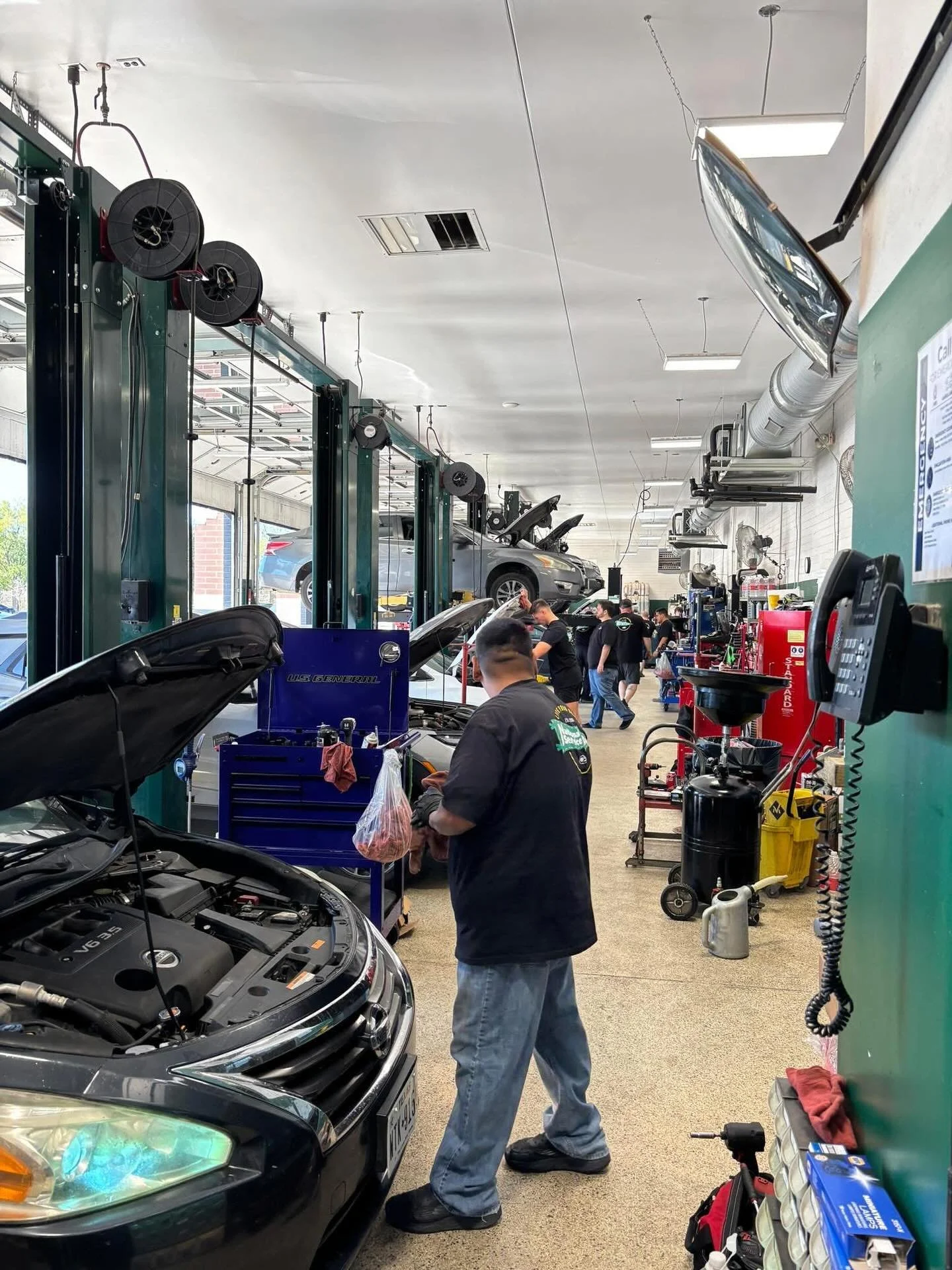 Last weekend, the OnRamp team had the privilege of meeting, greeting, and praying with hardworking women in our community as Christian Brothers Automotive hosted their annual Single Moms Oil Change event for local single mothers and widows.

100 oil 
