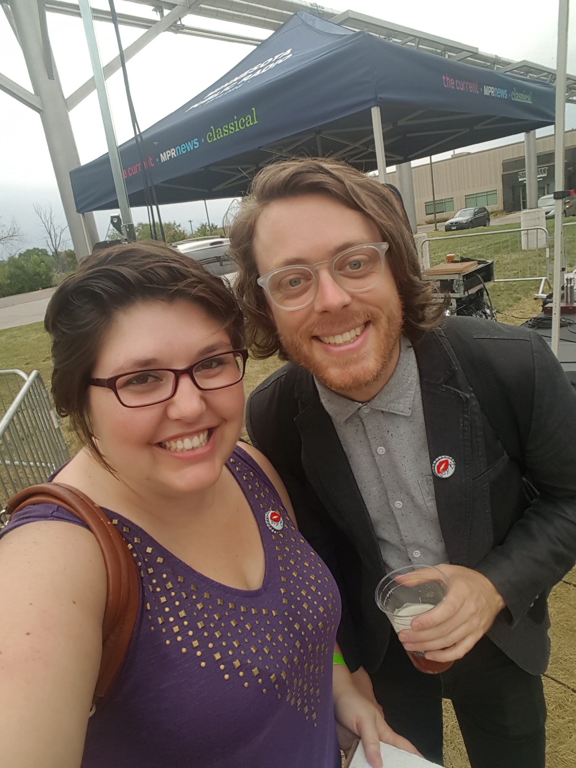  Jeremy Messersmith is THE. COOLEST. He wore a WDB pin and before this was taken he was discussing GoT outcomes with fans. 