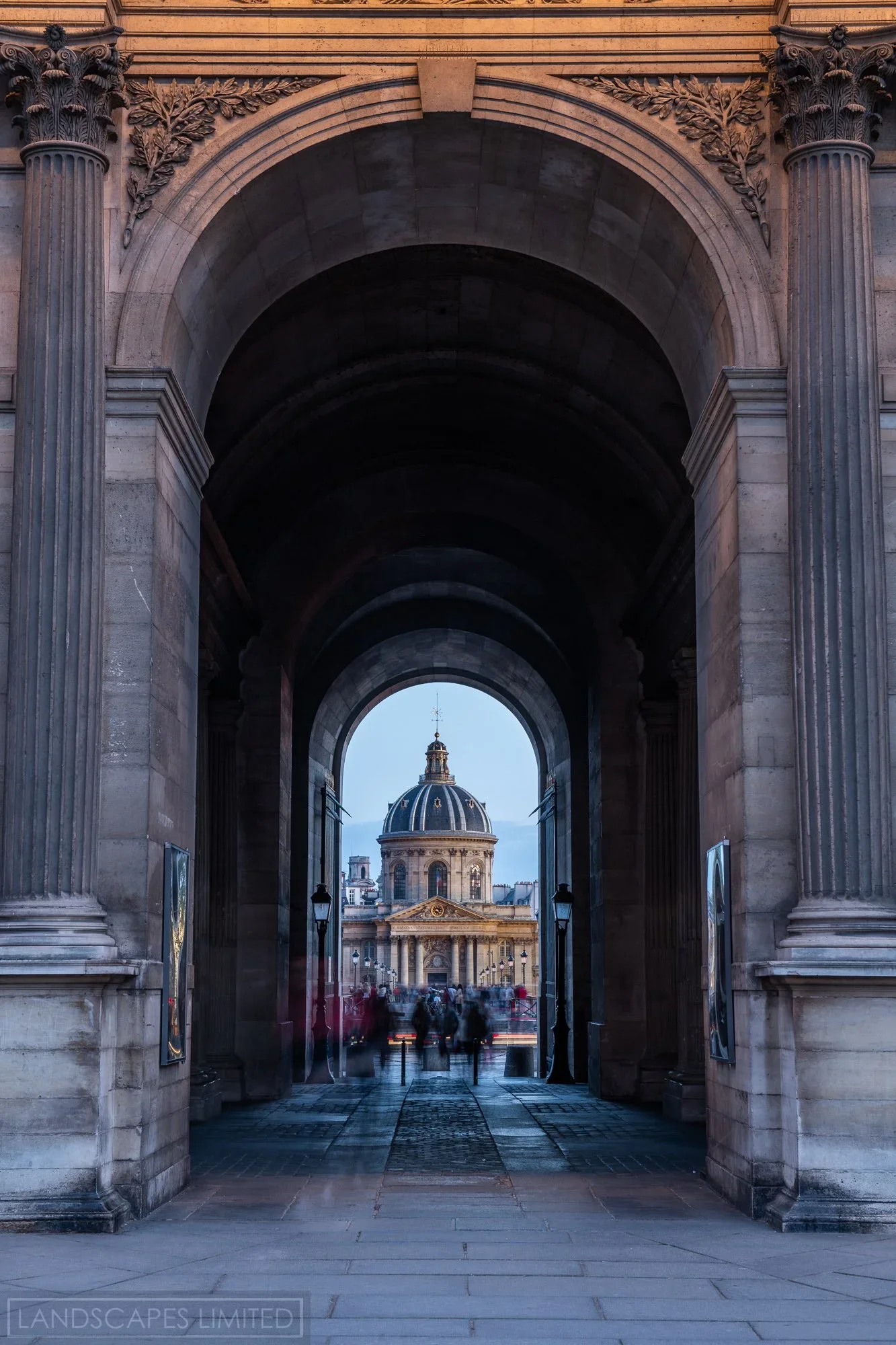 Tunnel of Louvre