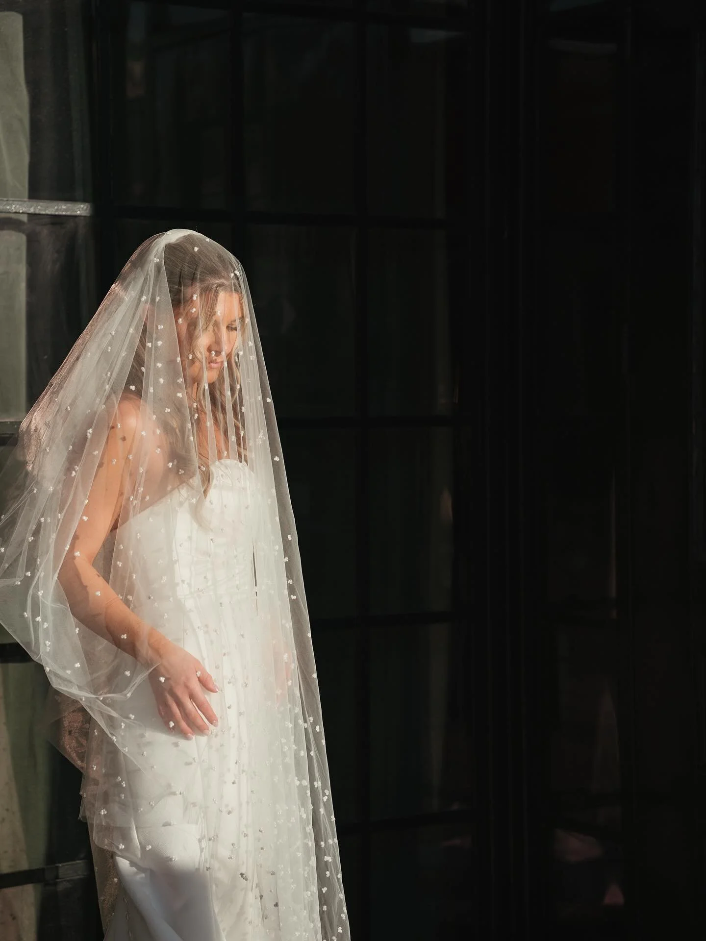 Do you SEE all these different lighting scenarios? That&rsquo;s called ✨versatility✨ hennyyyy. 

Photographers do you seriously remember 2017-2019 when everything was back lit at sunset? No one had OCF, no one did direct or angular. Remember how stre