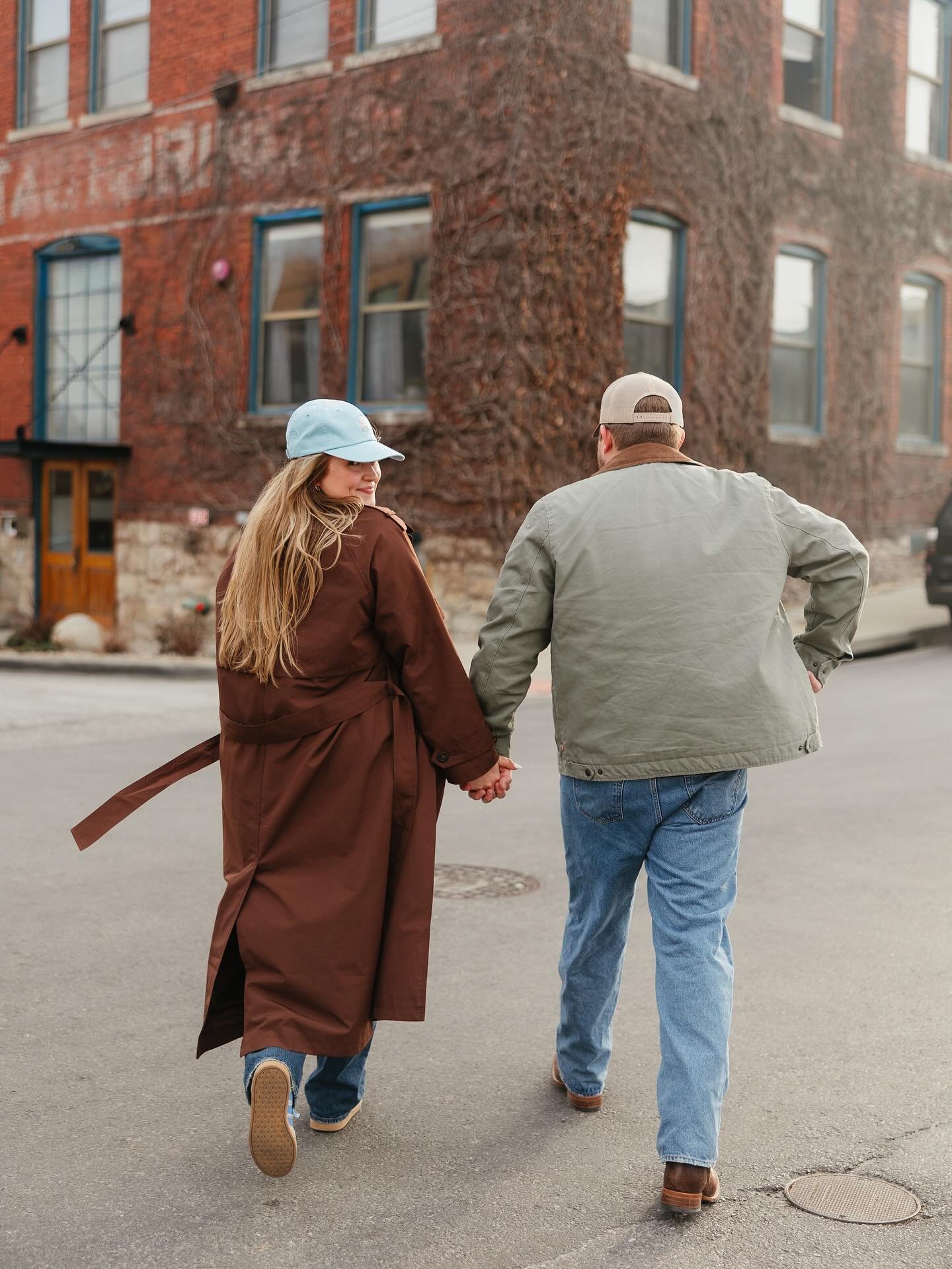 Let me tell ya one thing, I love me a woman with a vision. Enter Kari. Sis understood the assignment when it came to engagement photos. And Jakob, as you can see, is very happy to bask in her light which makes him a green flag.