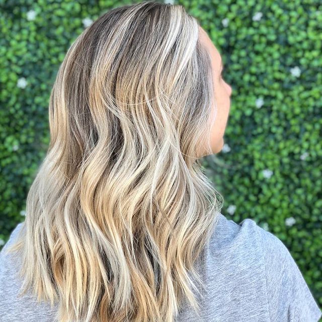 Sunny Blonde by @thekindredbeauty &bull;&bull;
Book Now www.framedsalon.com &bull;&bull;&bull;#getframed #wholebeingbeauty #losangeles #santamonica #lahairsalon #santamonicasalon #selfcare #selflove #beautyrituals #hairsalon #blondebalayage #hairgoal