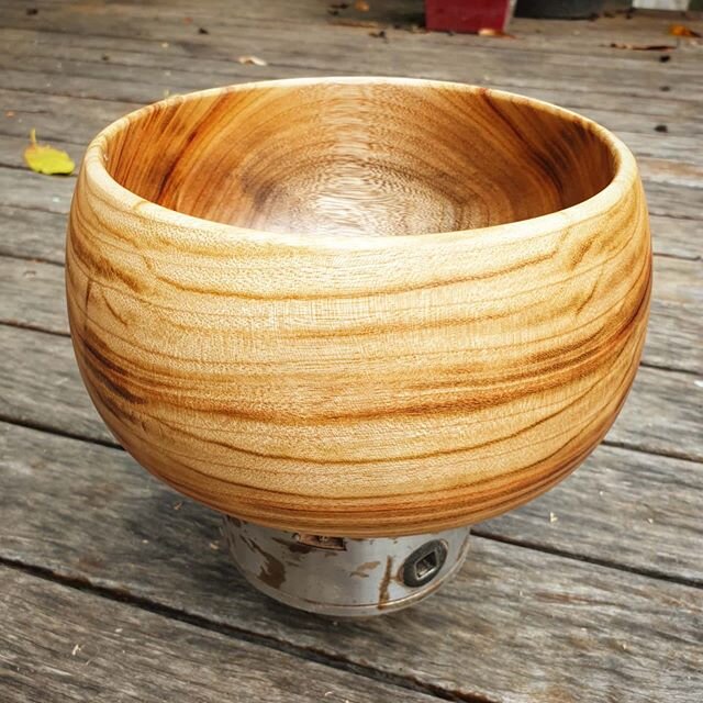 Shaped up and hollowed out

#camphorlaurel #woodturning #yarnbowls #melbournecraft