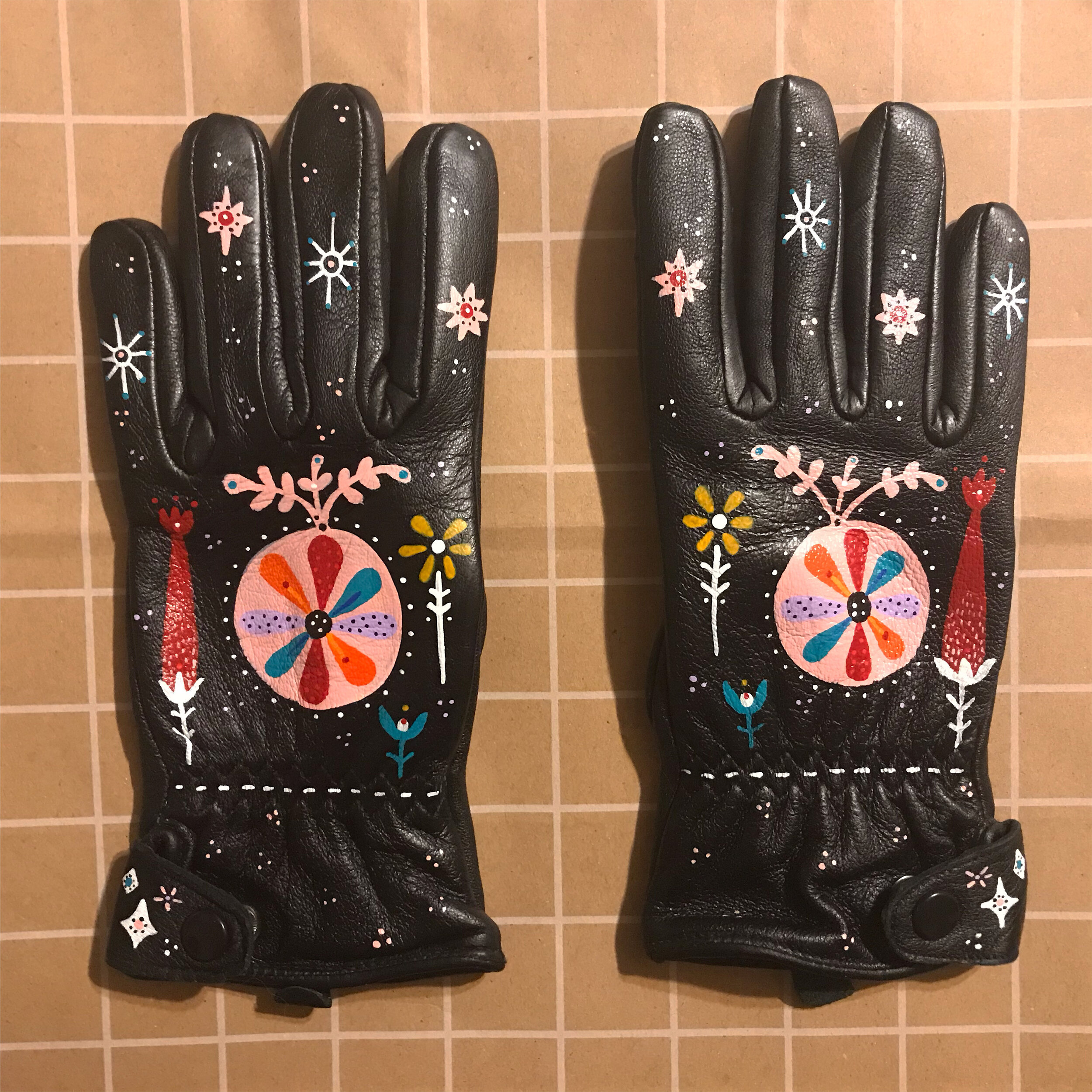 "Black Leather Folk Gloves"