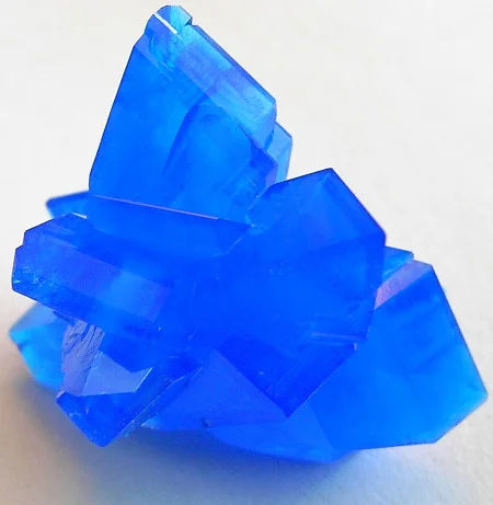 Copper sulfate crystal -- CuSO4:5H2O By Stephanb - Own work, CC BY-SA 3.0, https://commons.wikimedia.org/w/index.php?curid=565837