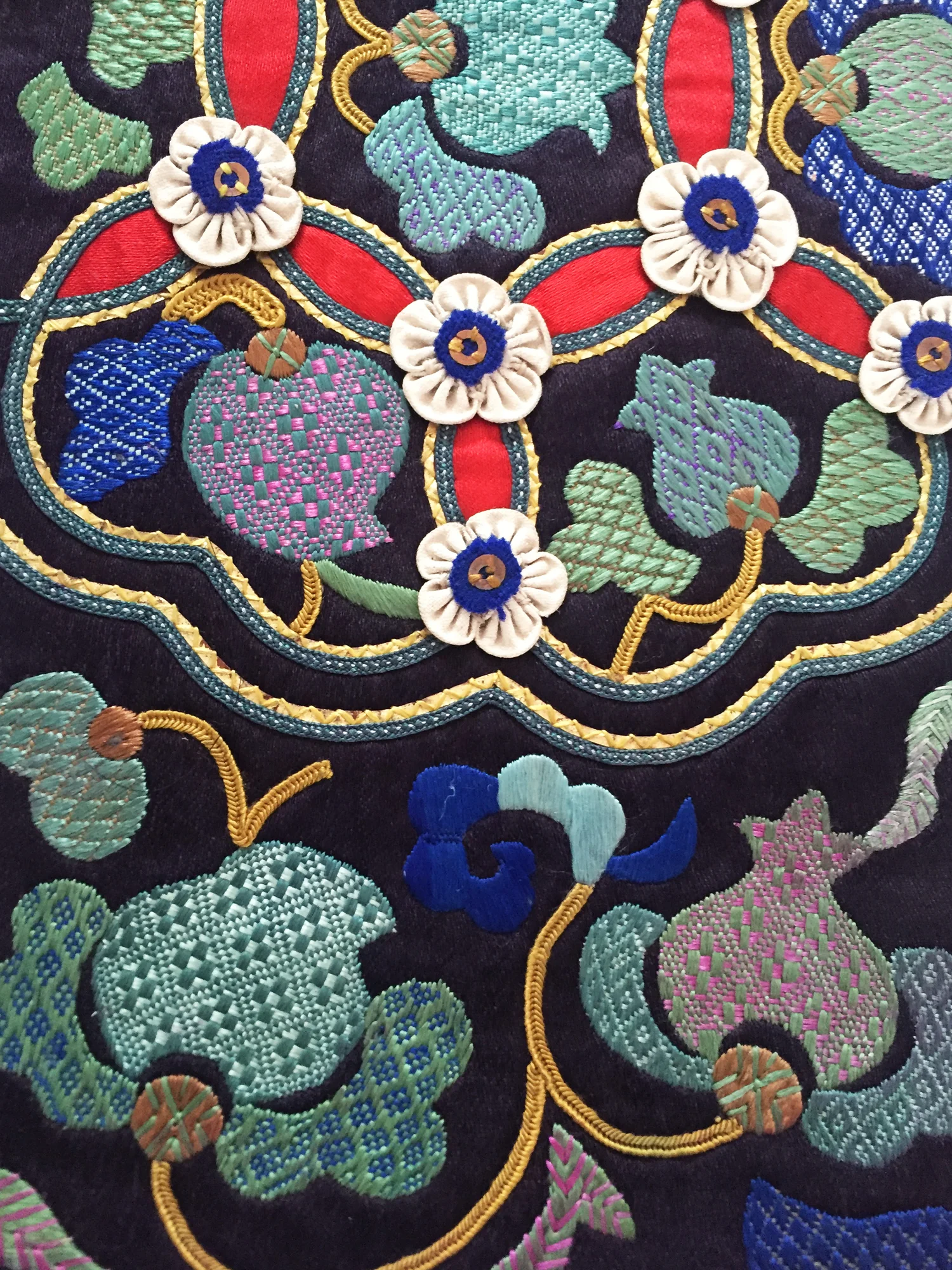 Weejun Embroidered Scholar Yang Wen Bin Embroidery Collection, China — The Textile Atlas