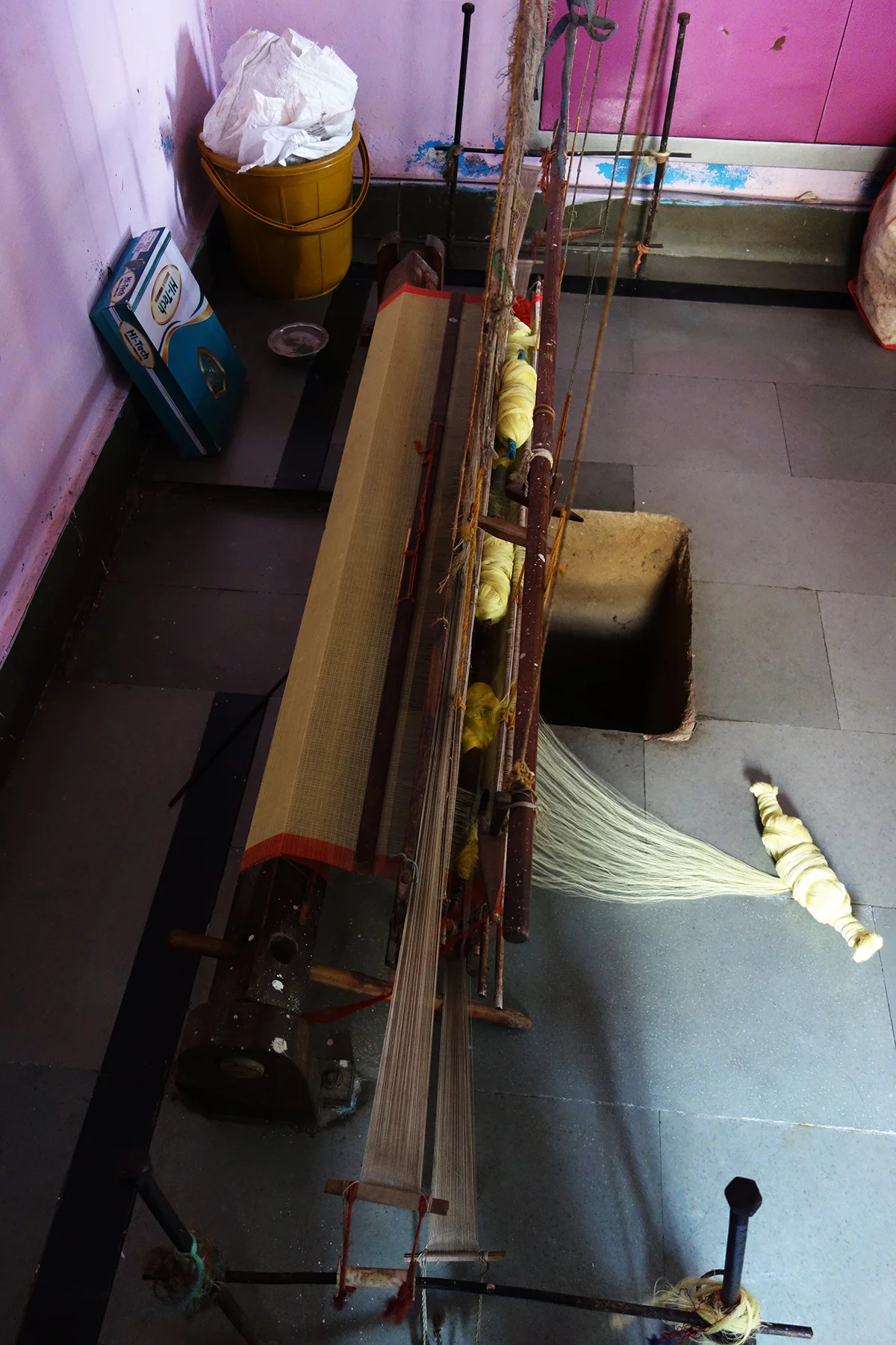 The simple hand-throw shuttle pit loom