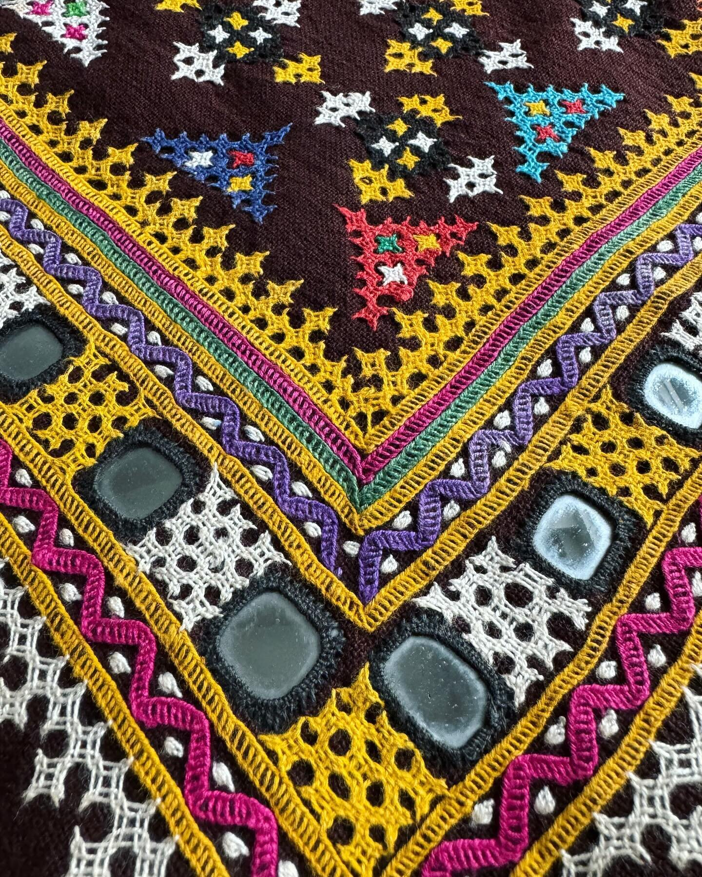 Wonderful interlacing stitch details of a baby cradle, from western Kutch. 😍 I love the colour combo against the dark brown! 
#embroidery #kutch #babycradle #textiles #vintage #handstitch #handwoven #mirrorwork