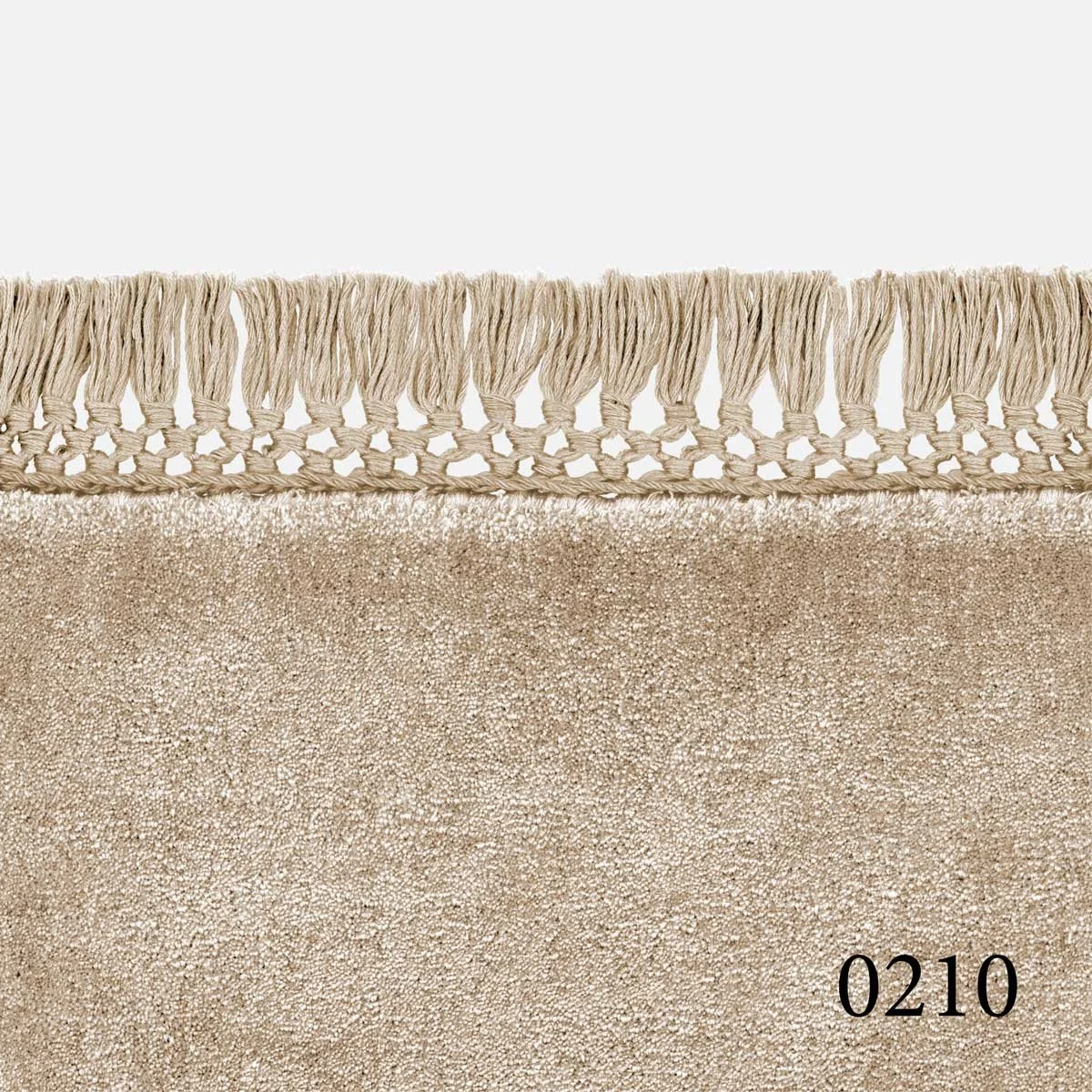 Kvadrat Loux Rug With Fringes in colour 0210