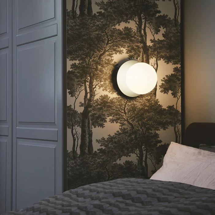 lighting-miko-nuura-liila-medium-optic-light-silver-lifestyle.jpg