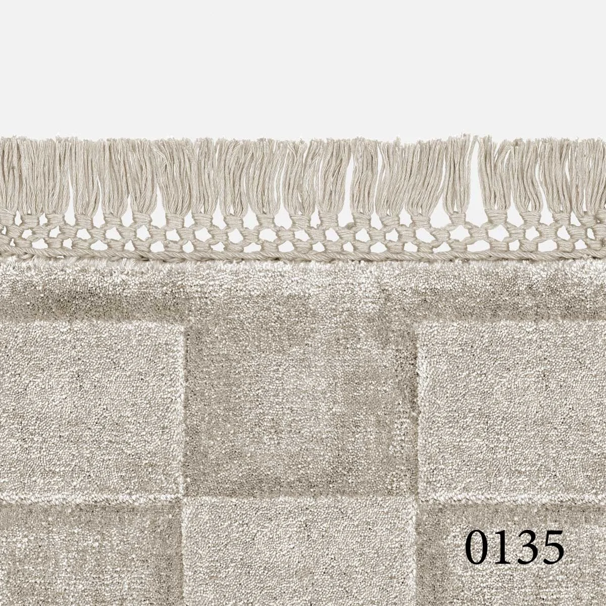 Kvadrat Loux Level With Fringes Rug in colour 0135