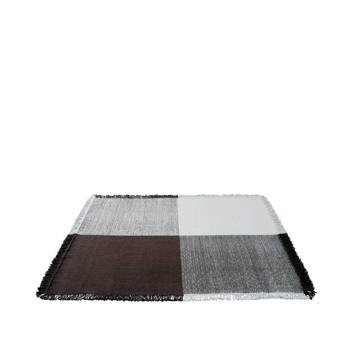 Muuto Verso Rug in colour Cool Grey / Dark Brown