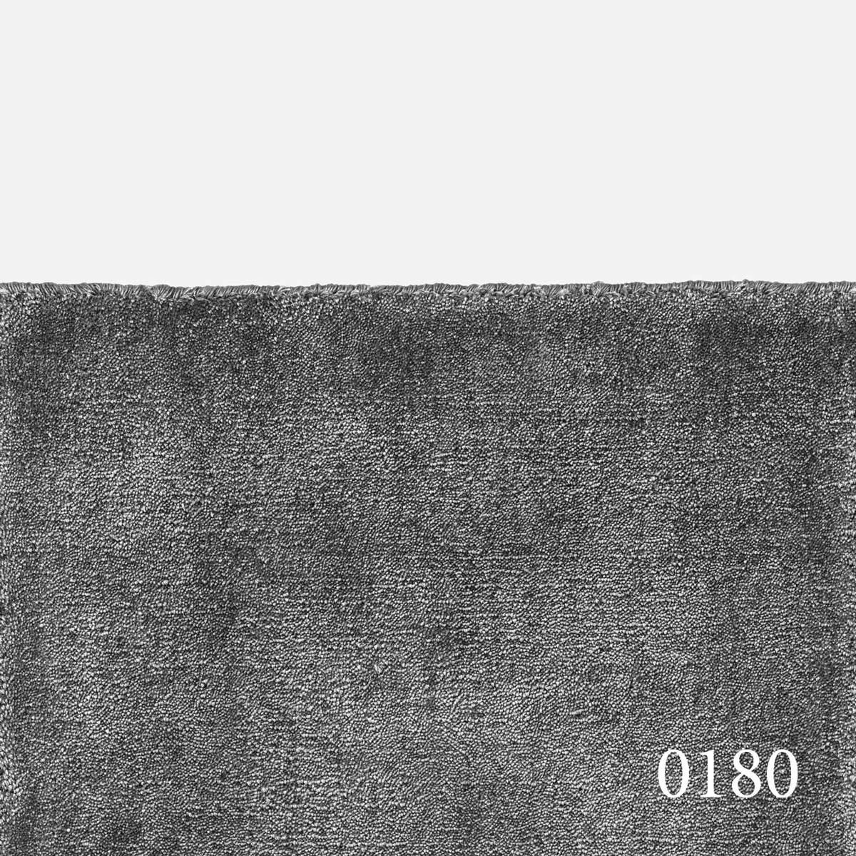 Kvadrat Loux rug in colour 0180