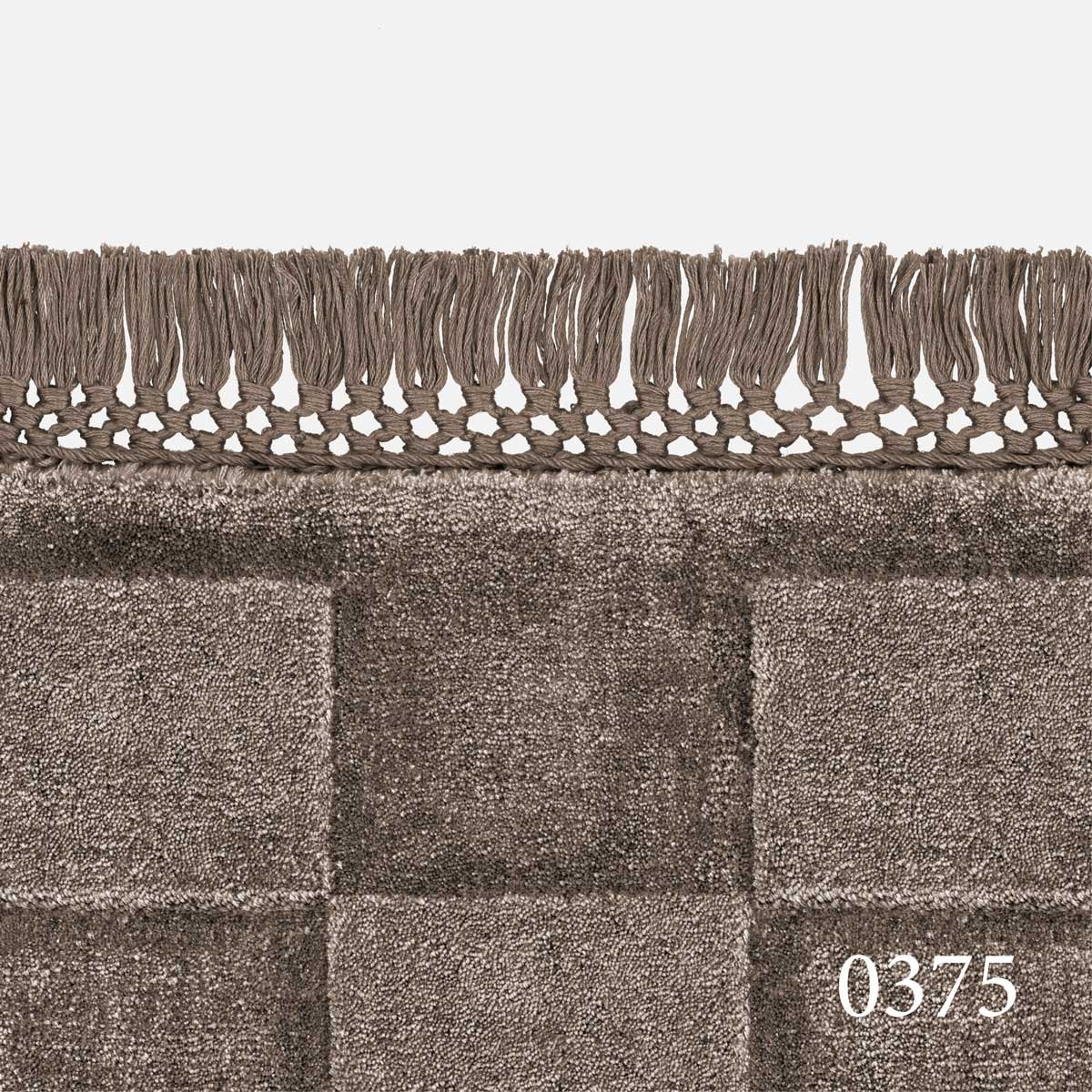 Kvadrat Loux Level With Fringes Rug in colour 0375