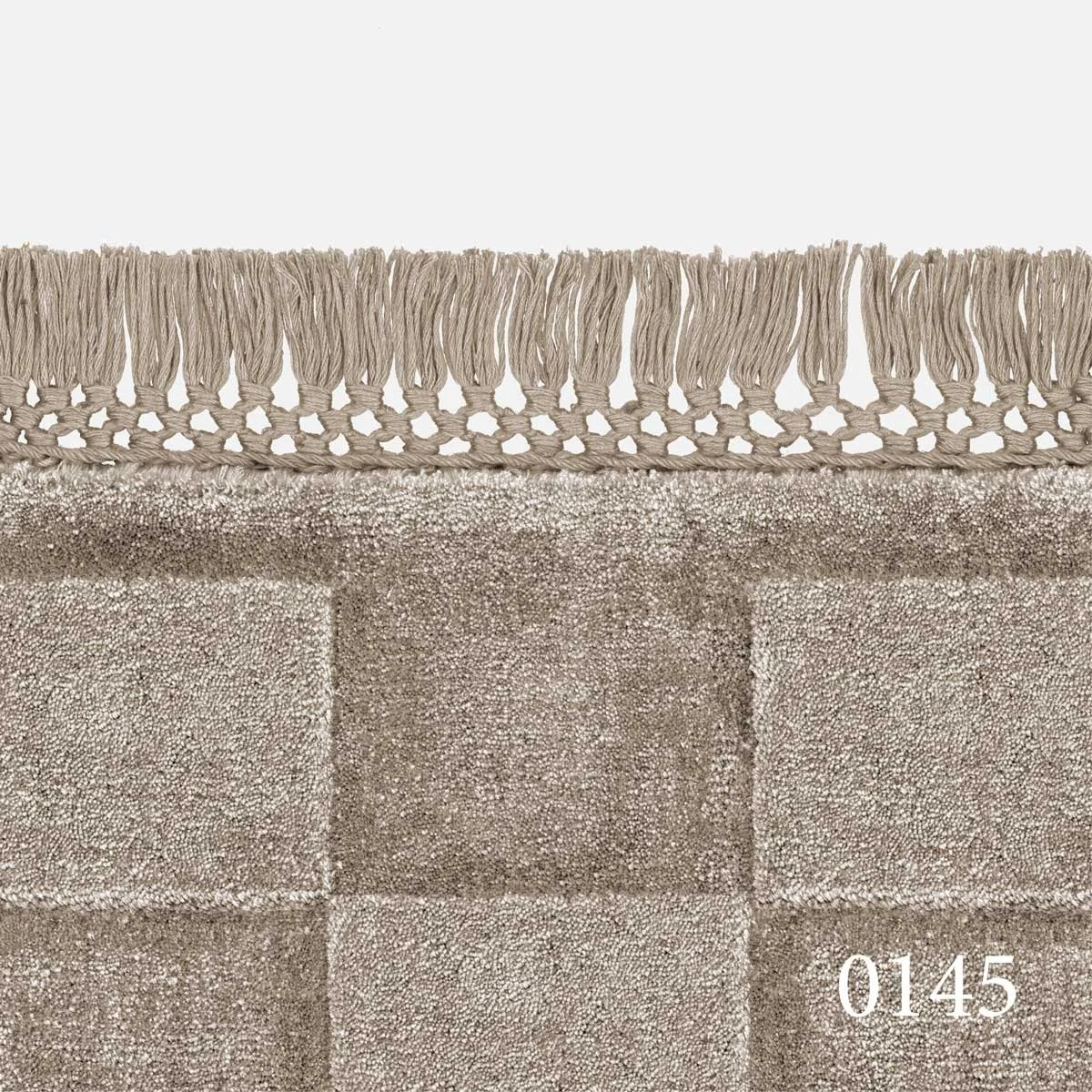 Kvadrat Loux Level With Fringes Rug in colour 0145.jpg