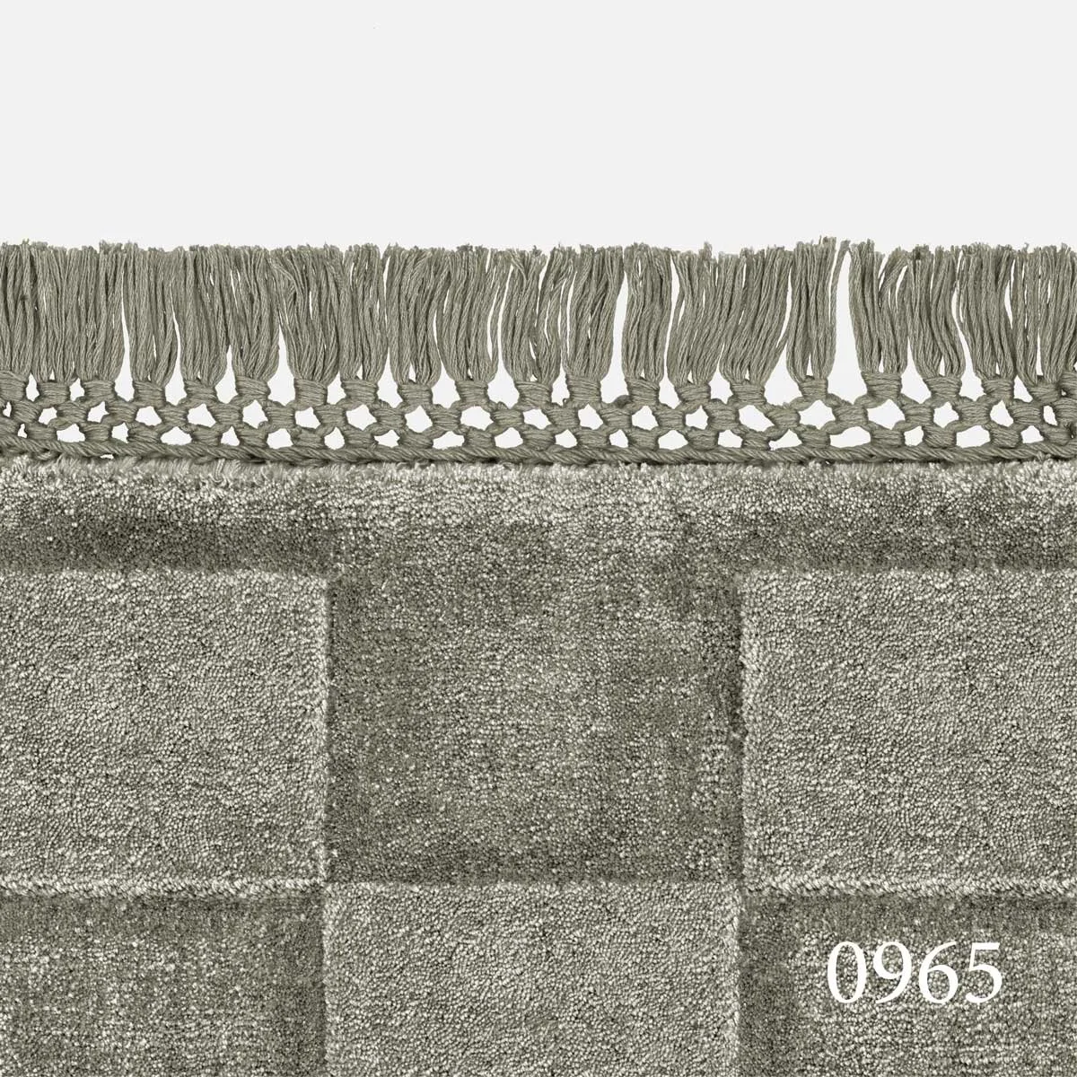 Kvadrat Loux Level With Fringes Rug in colour 0965